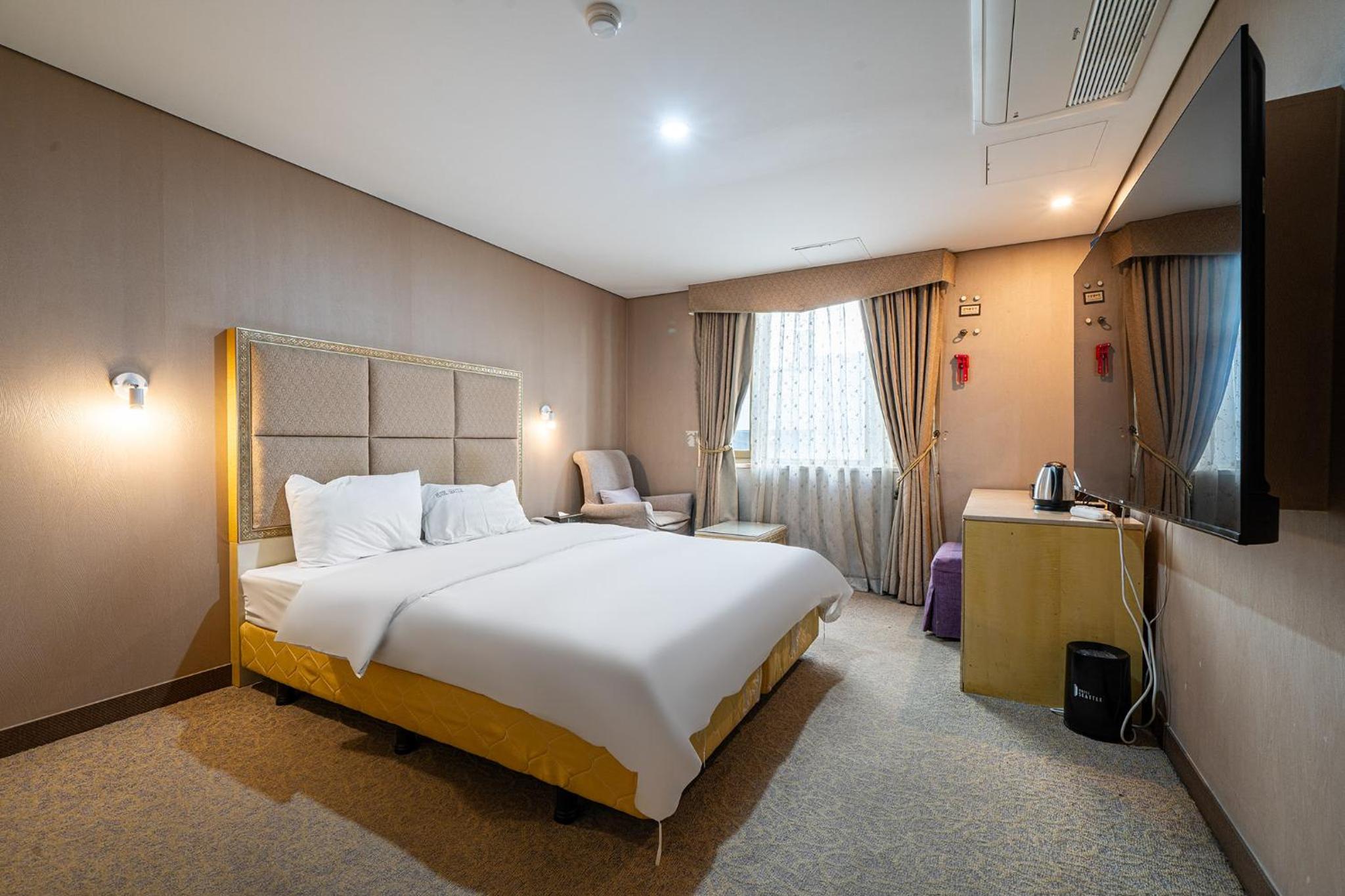 Double Room - Photo 6