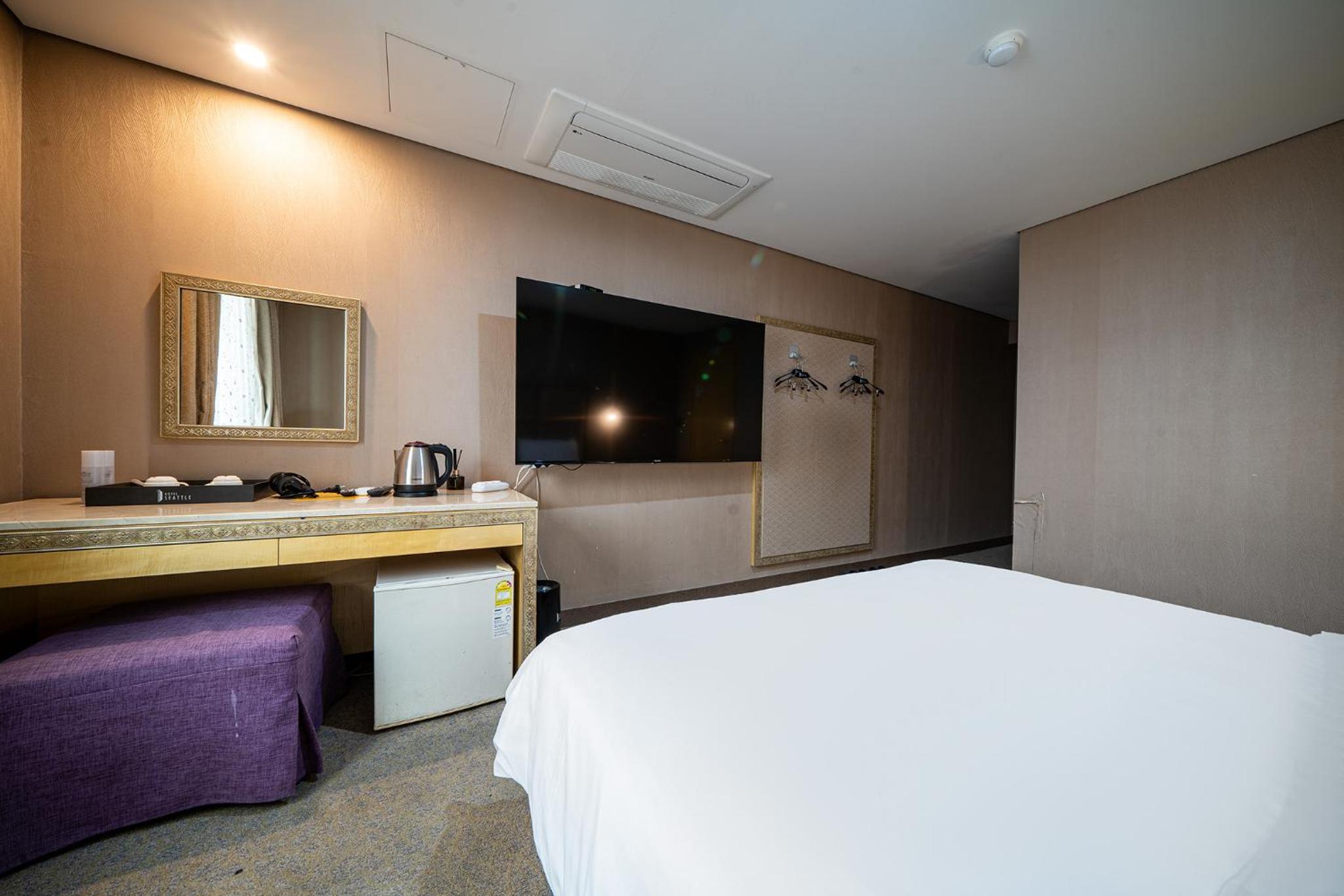 Double Room - Photo 12