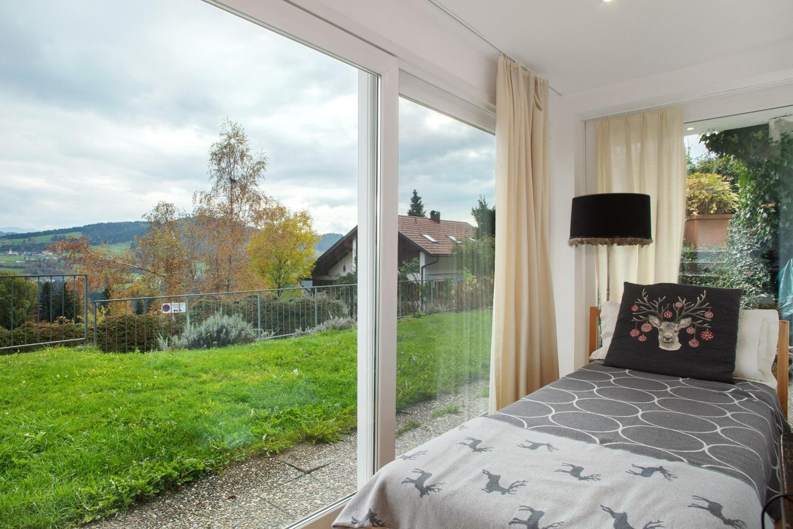 Three-Bedroom Apartment with Mountain View photo 3