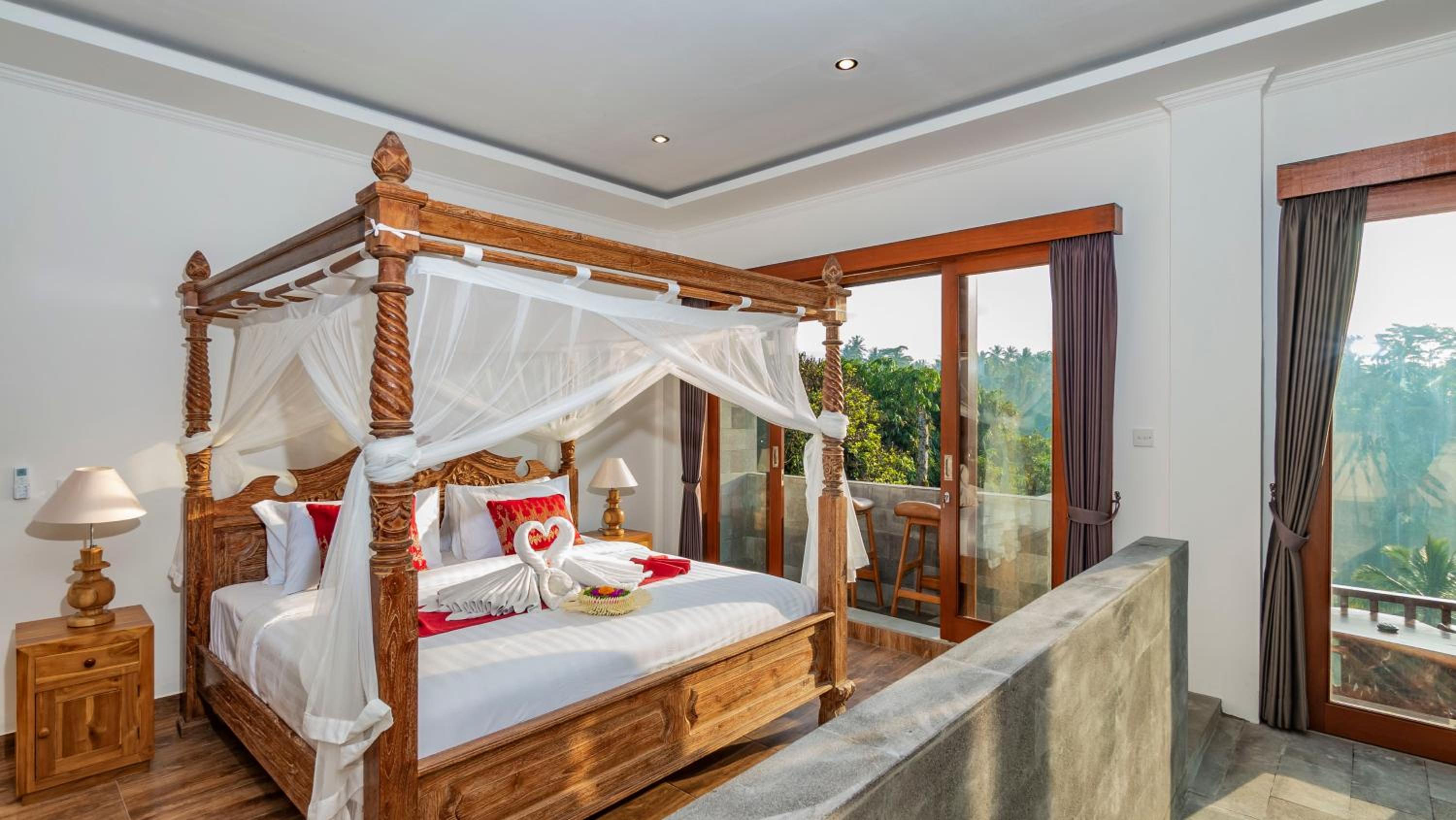 Suite Pool Room - Photo 13