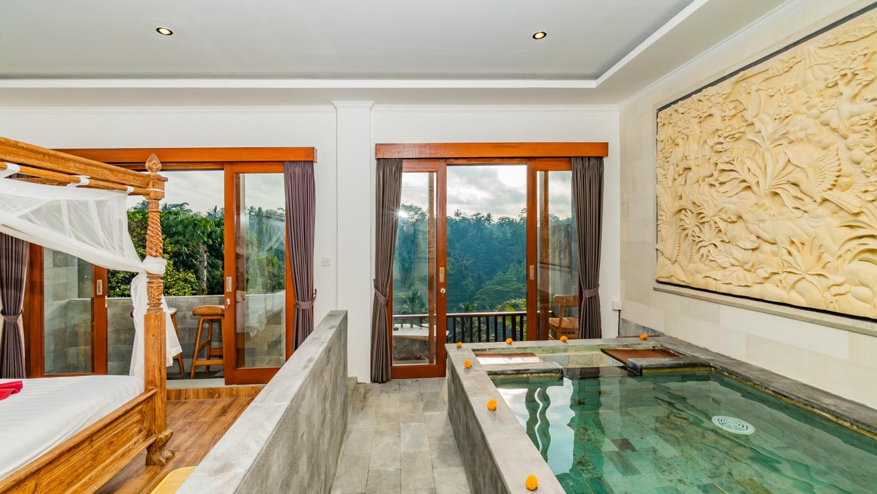 Suite Pool Room - Photo 5