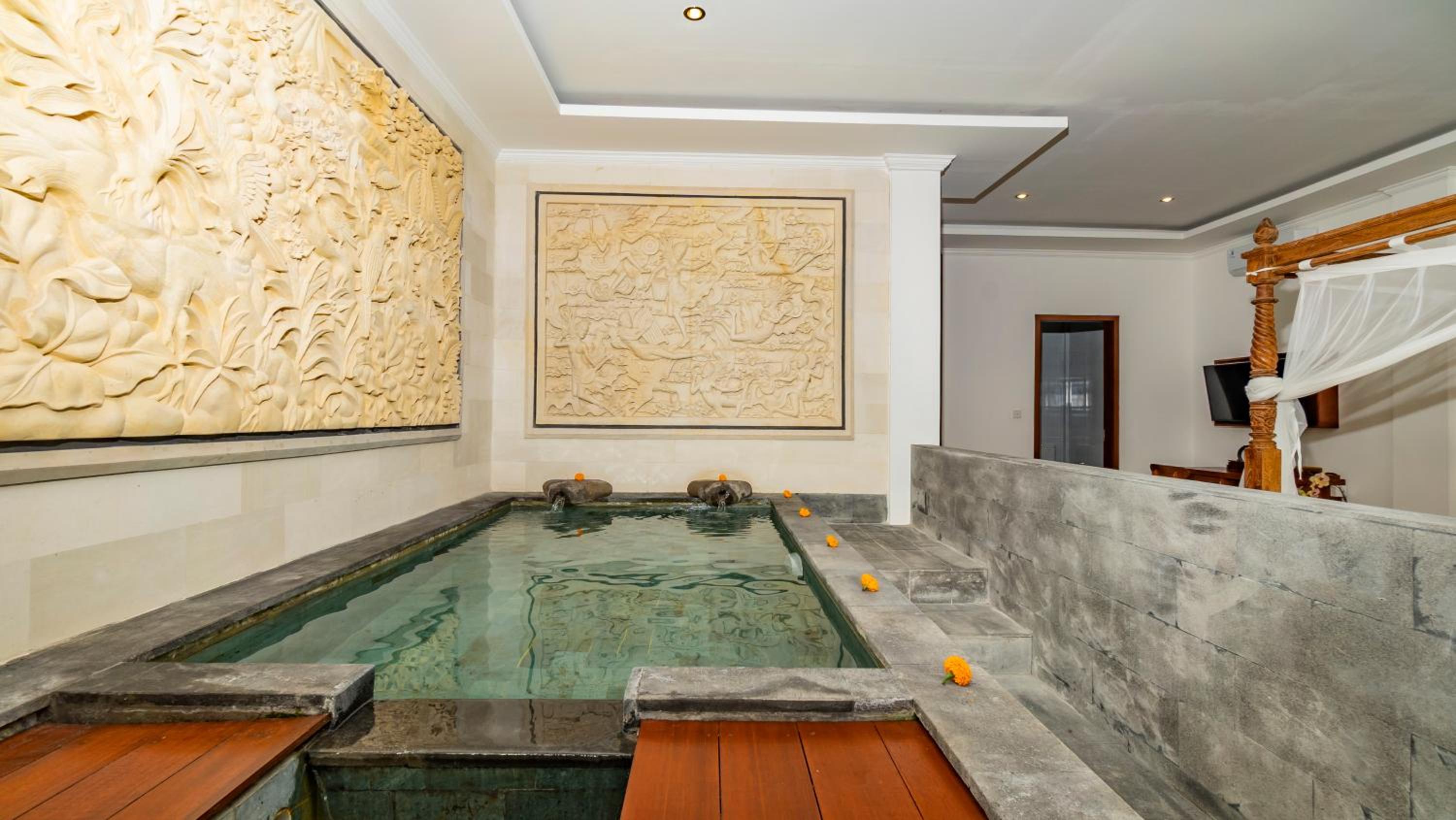 Suite Pool Room - Photo 4