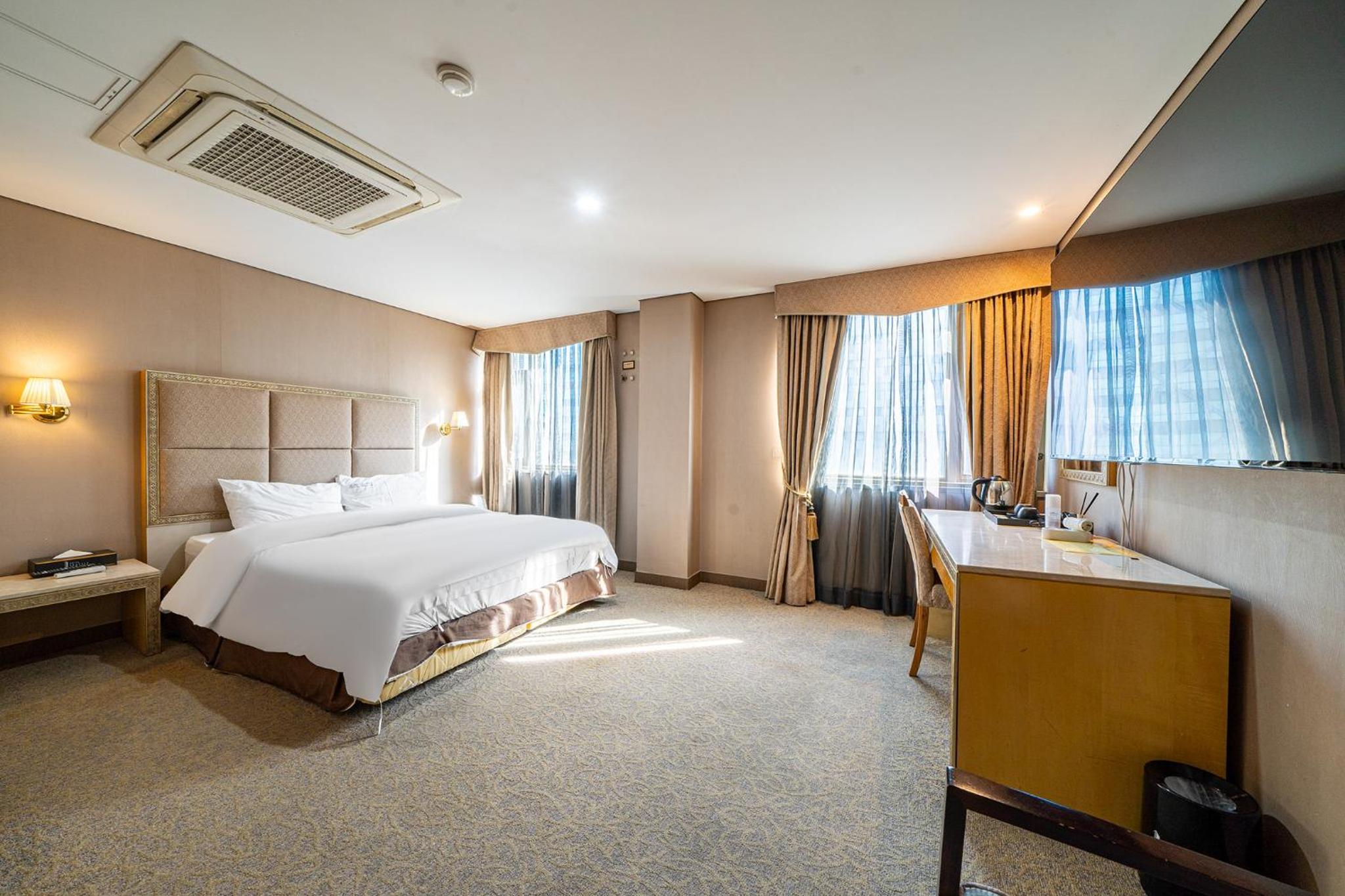 Large Double Room - Photo 6