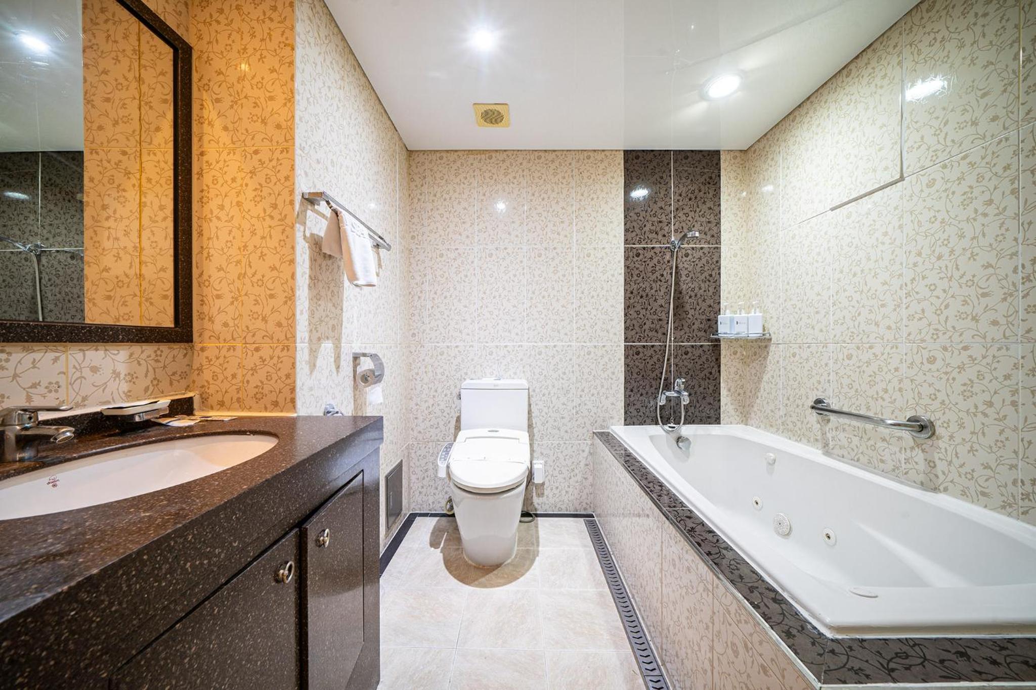 Large Double Room - Photo 13