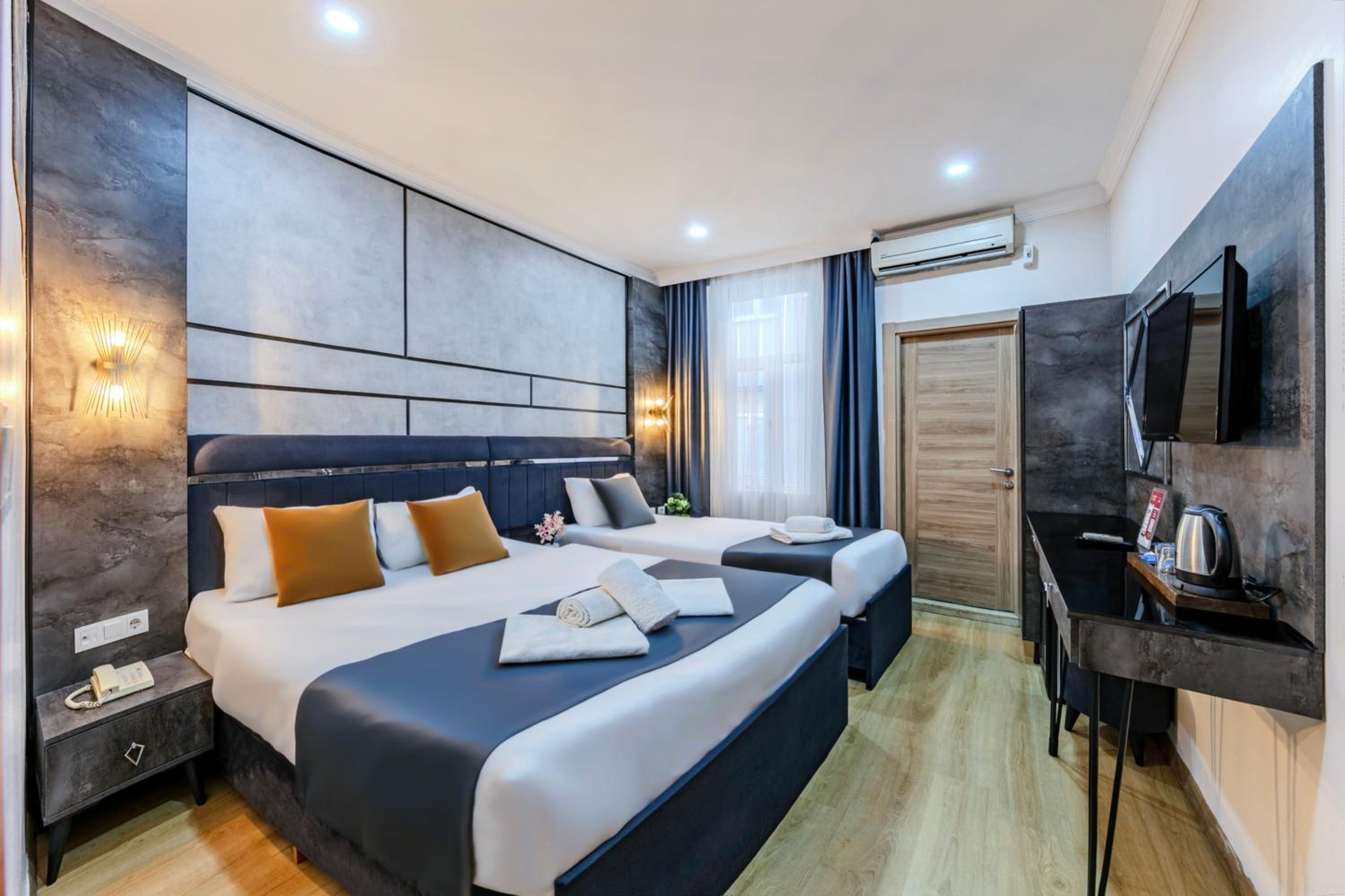 Deluxe Triple Room photo 1