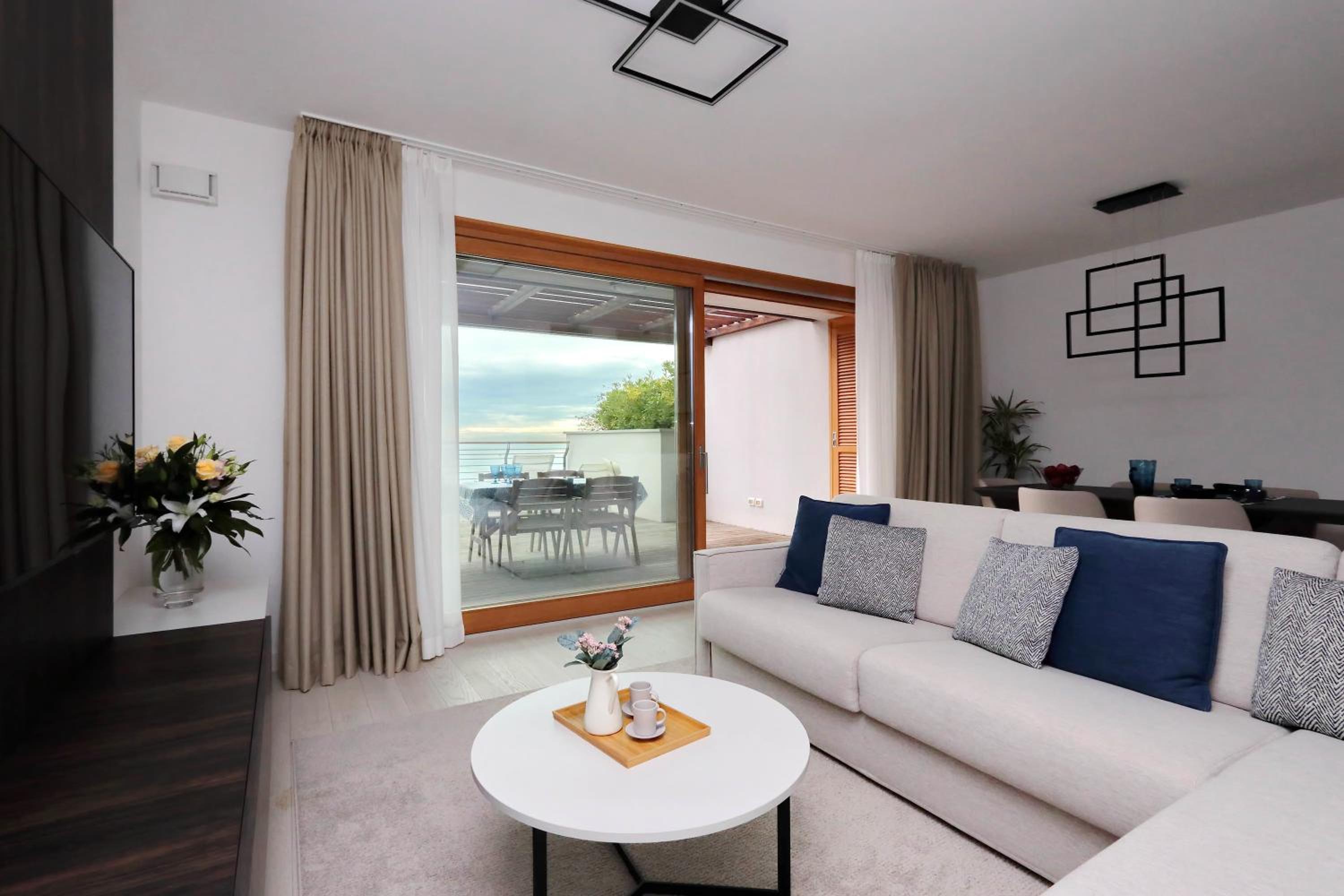 Two-Bedroom Apartment with Sea View photo 3