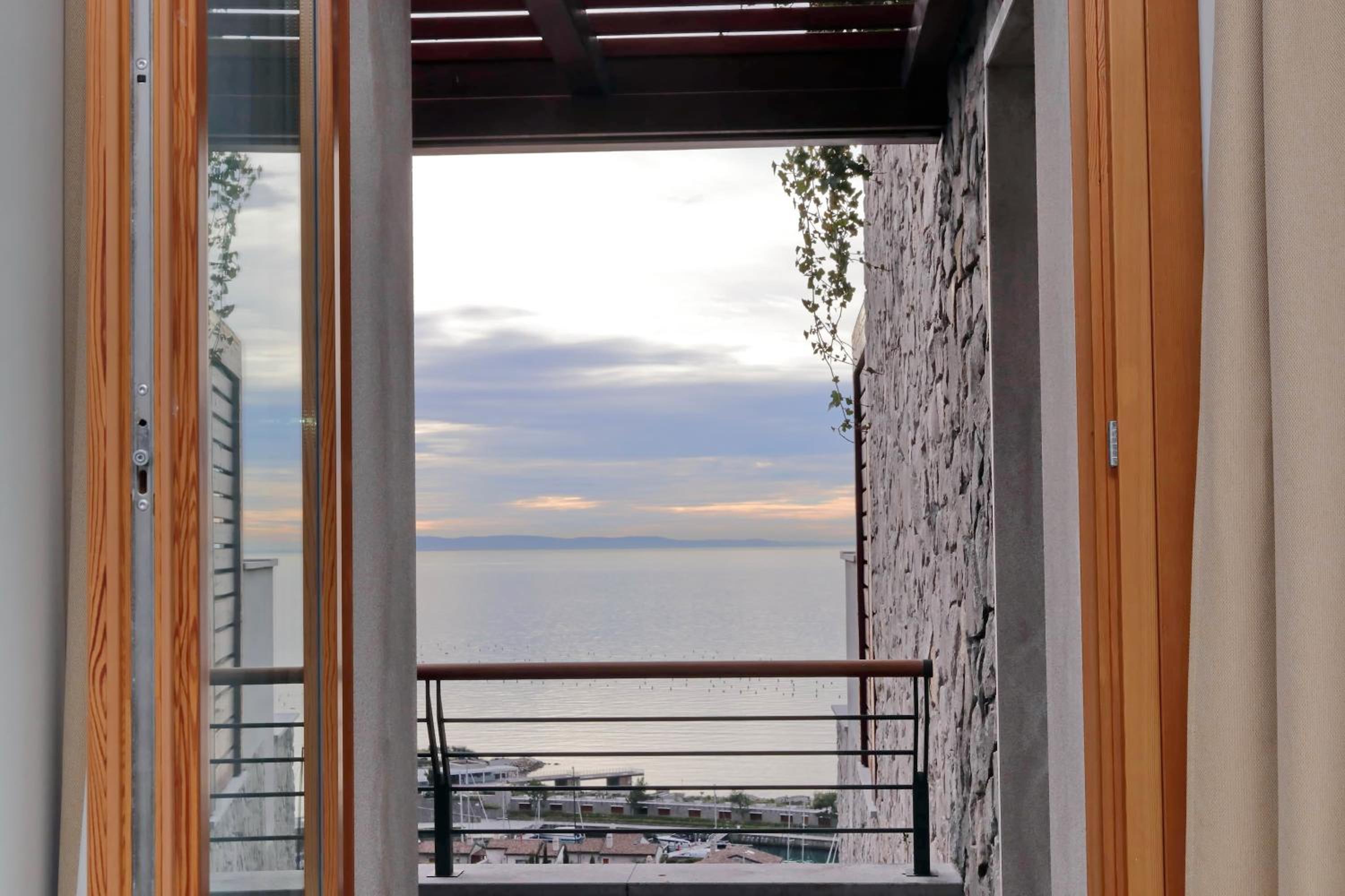 Two-Bedroom Apartment with Sea View photo 2