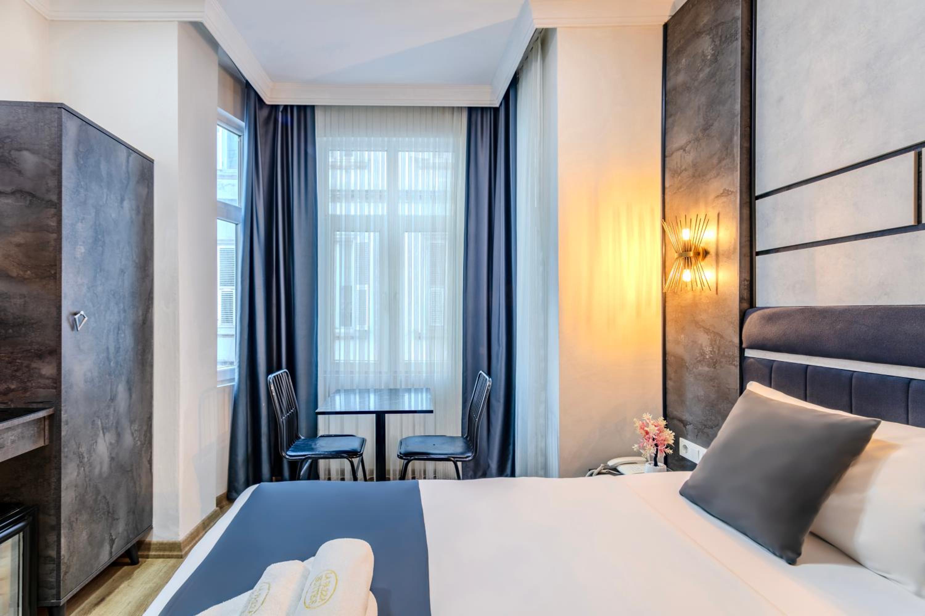 Deluxe Double Or Twin Room photo 3