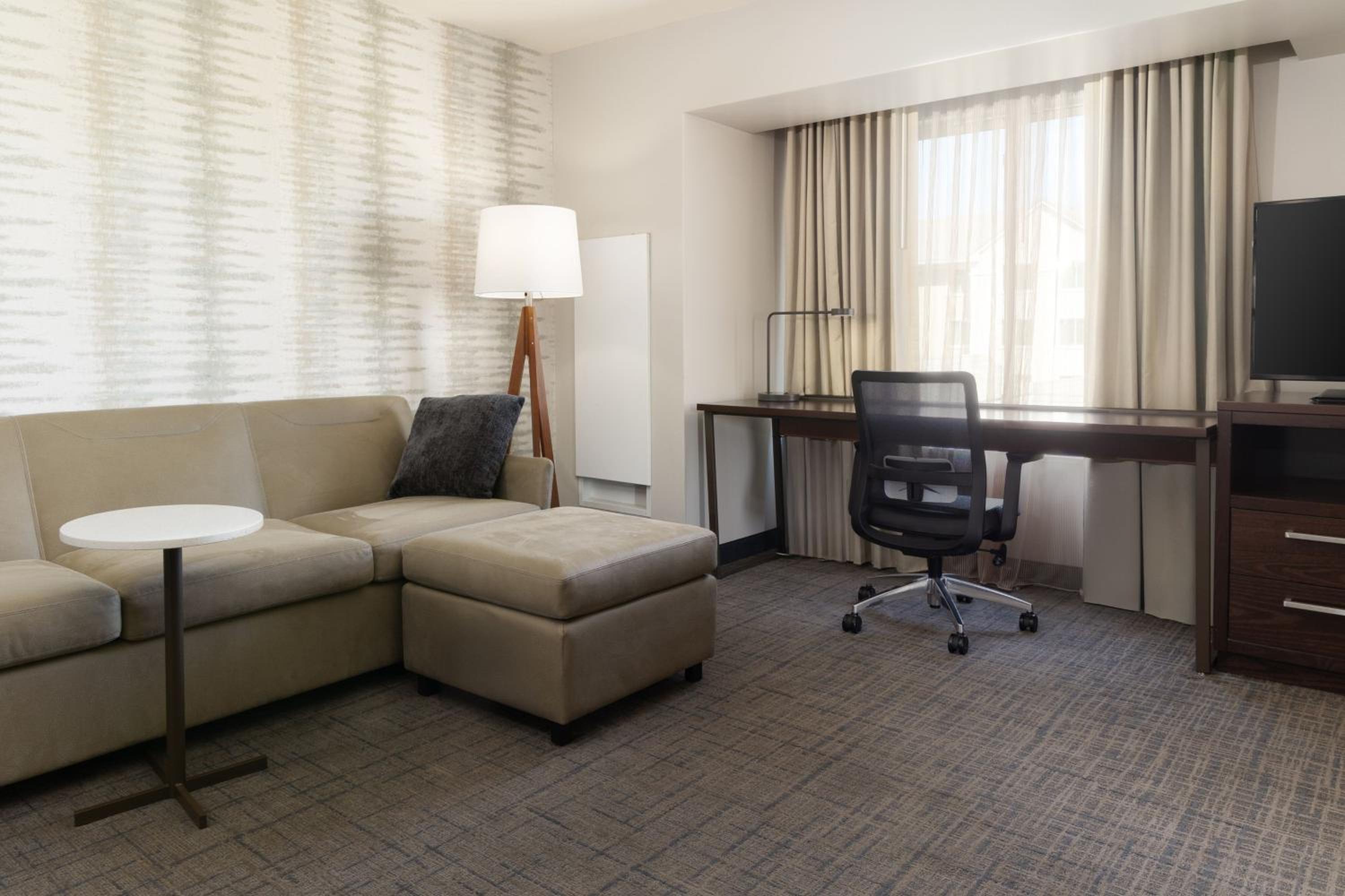 One-Bedroom King Suite with Sofa-Bed thumbnail 5