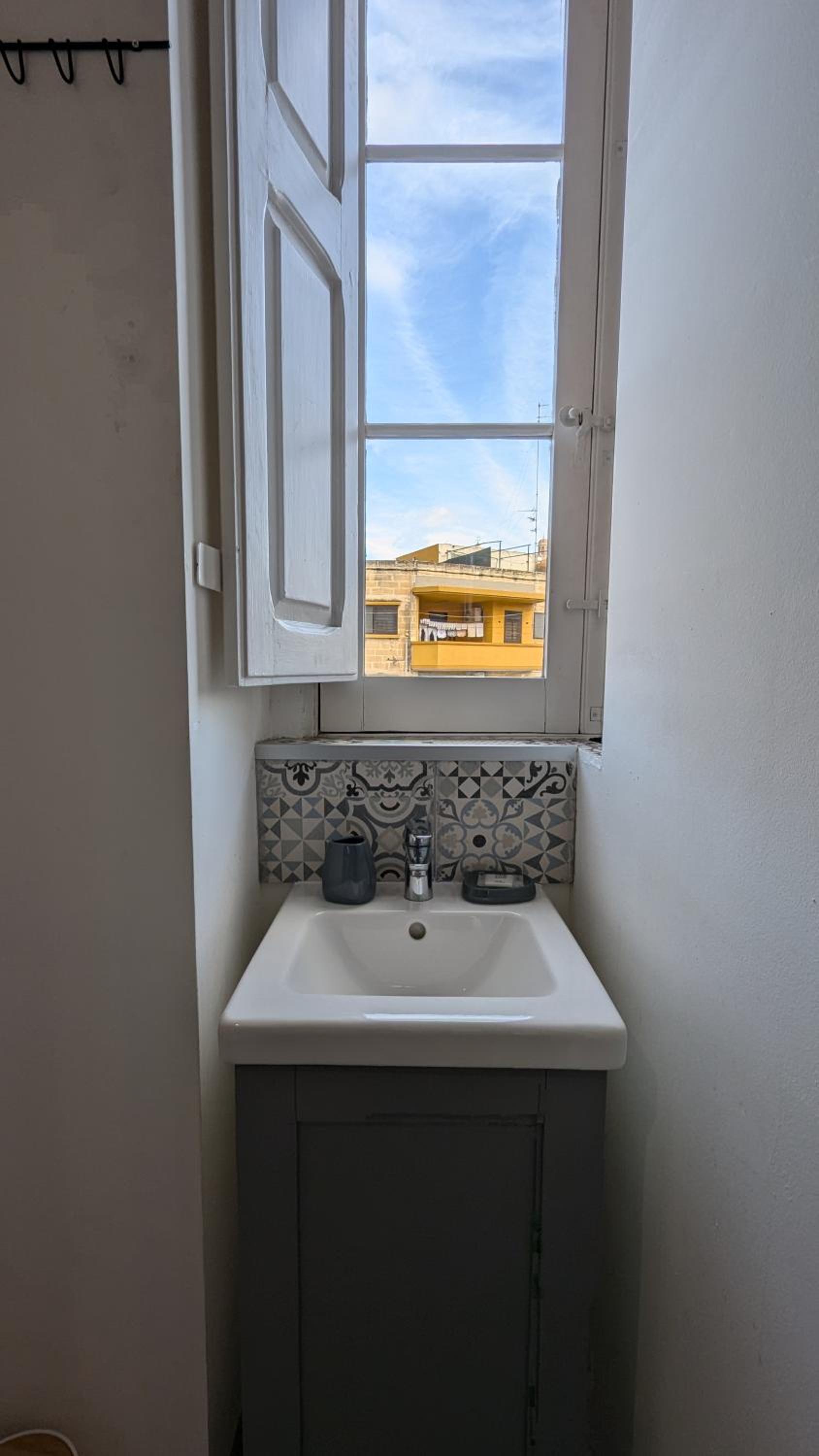 Queen Room With Balcony photo 3