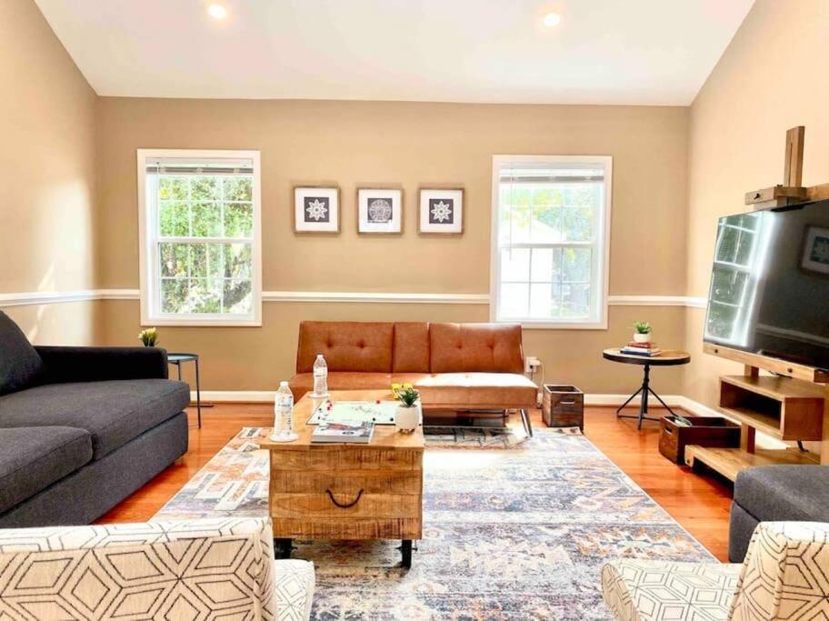 Three-Bedroom House photo 2