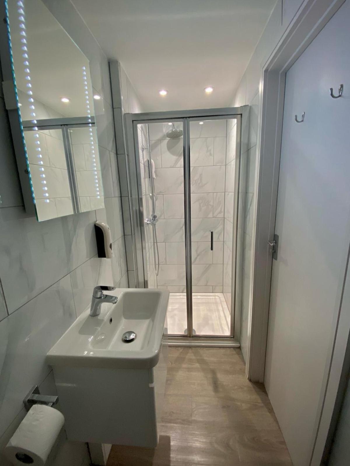 Twin Room - Photo 4