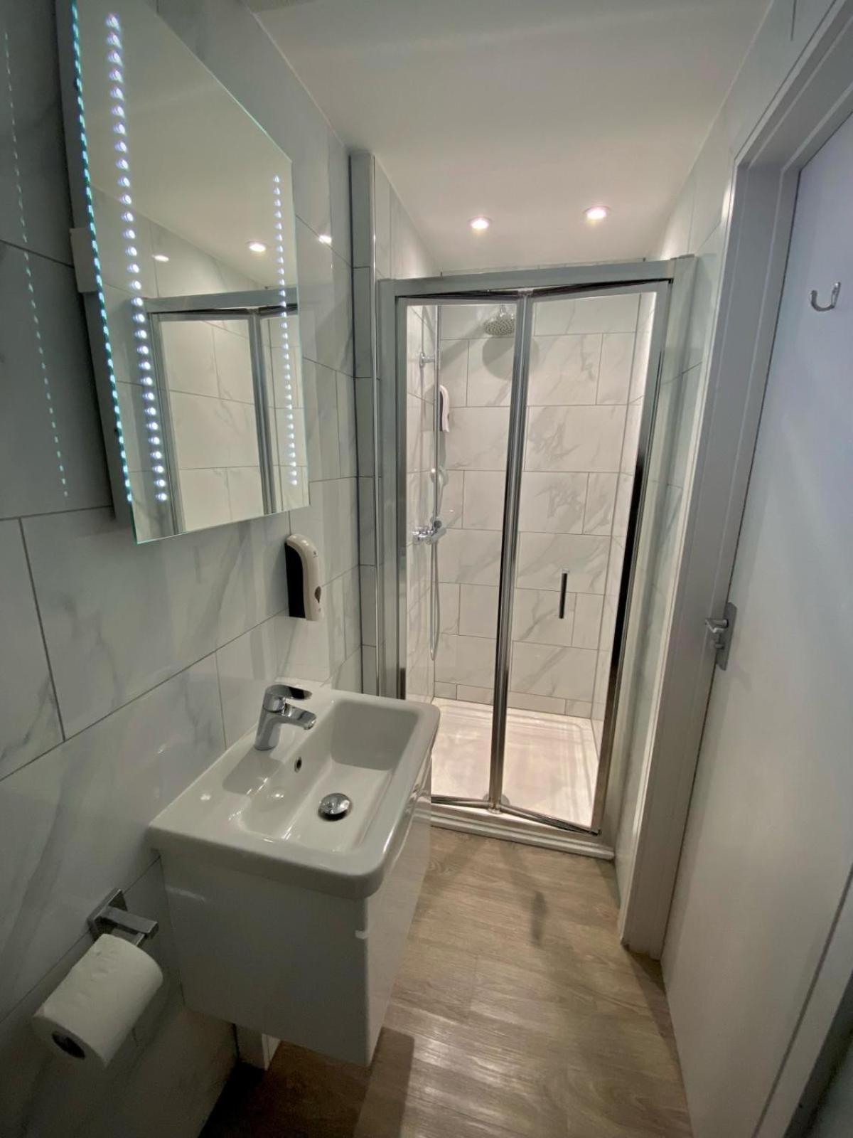 Twin Room - Photo 2
