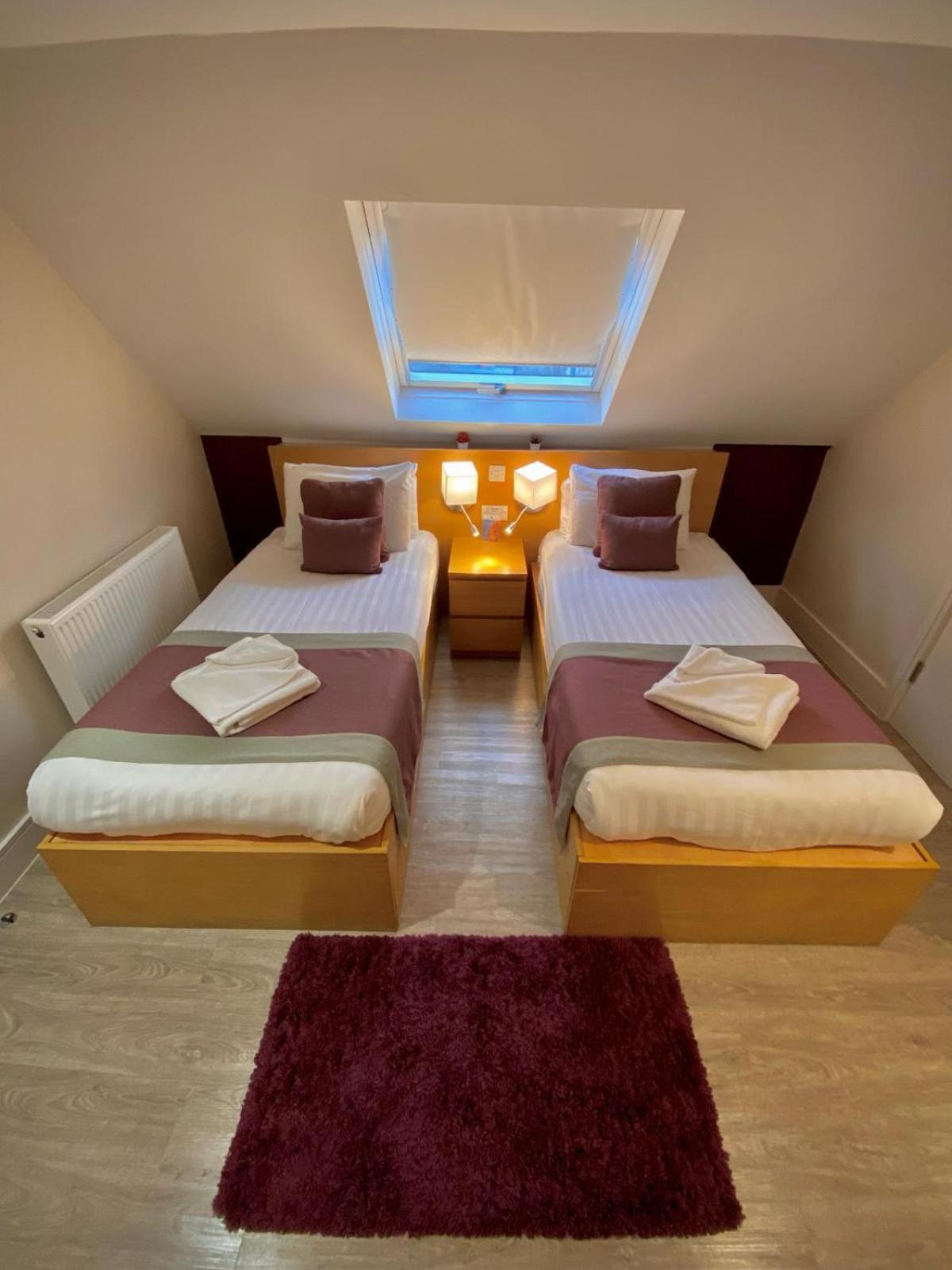 Twin Room - Photo 3