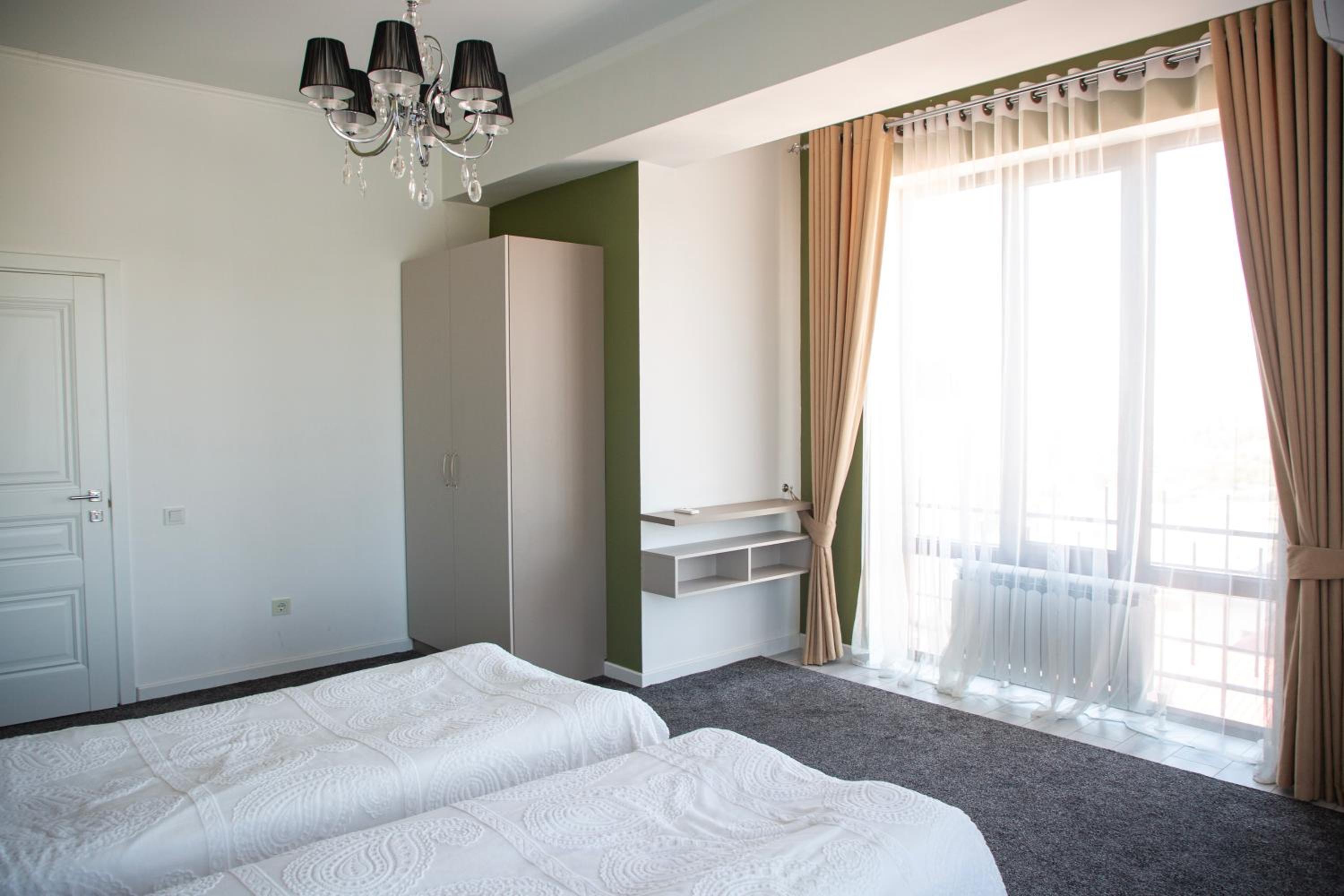 Superior Suite - Photo 8
