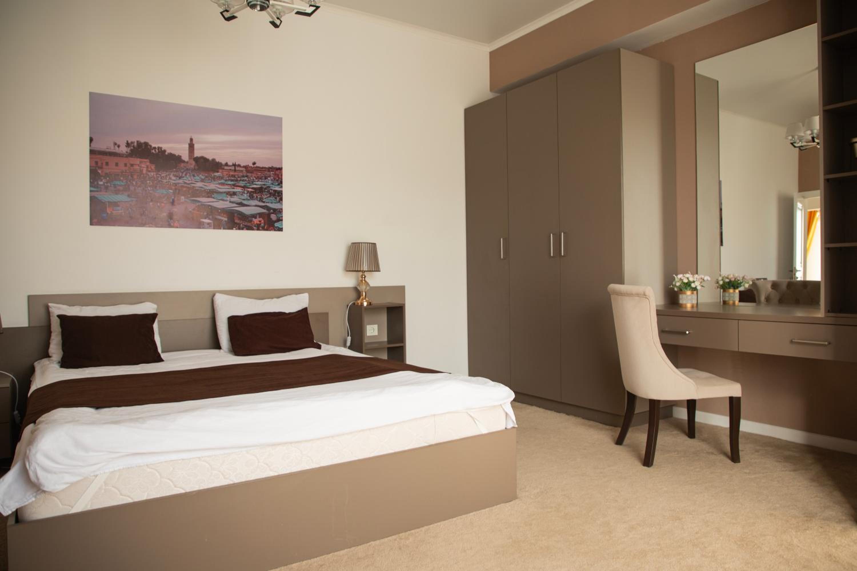 One-Bedroom Suite - Photo 5