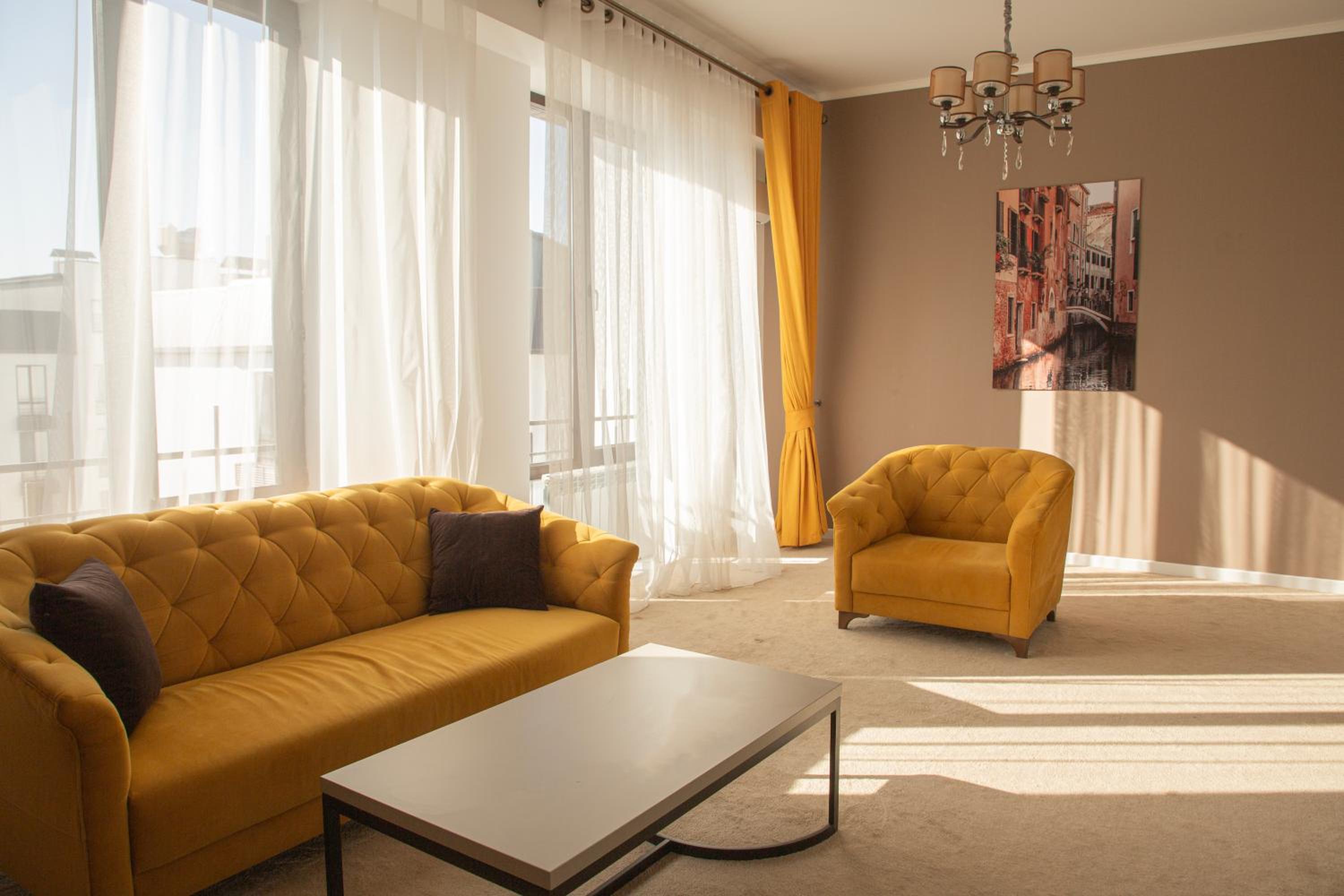 One-Bedroom Suite - Photo 2