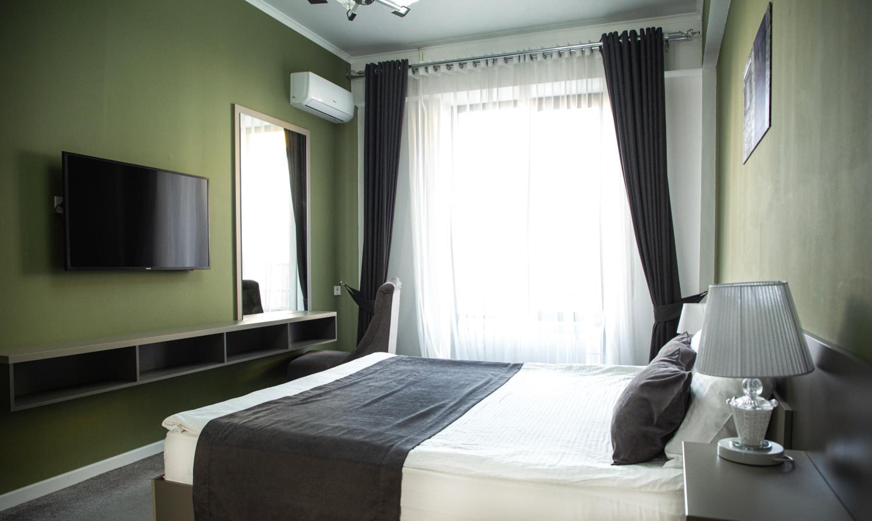 Two-Bedroom Suite - Photo 4