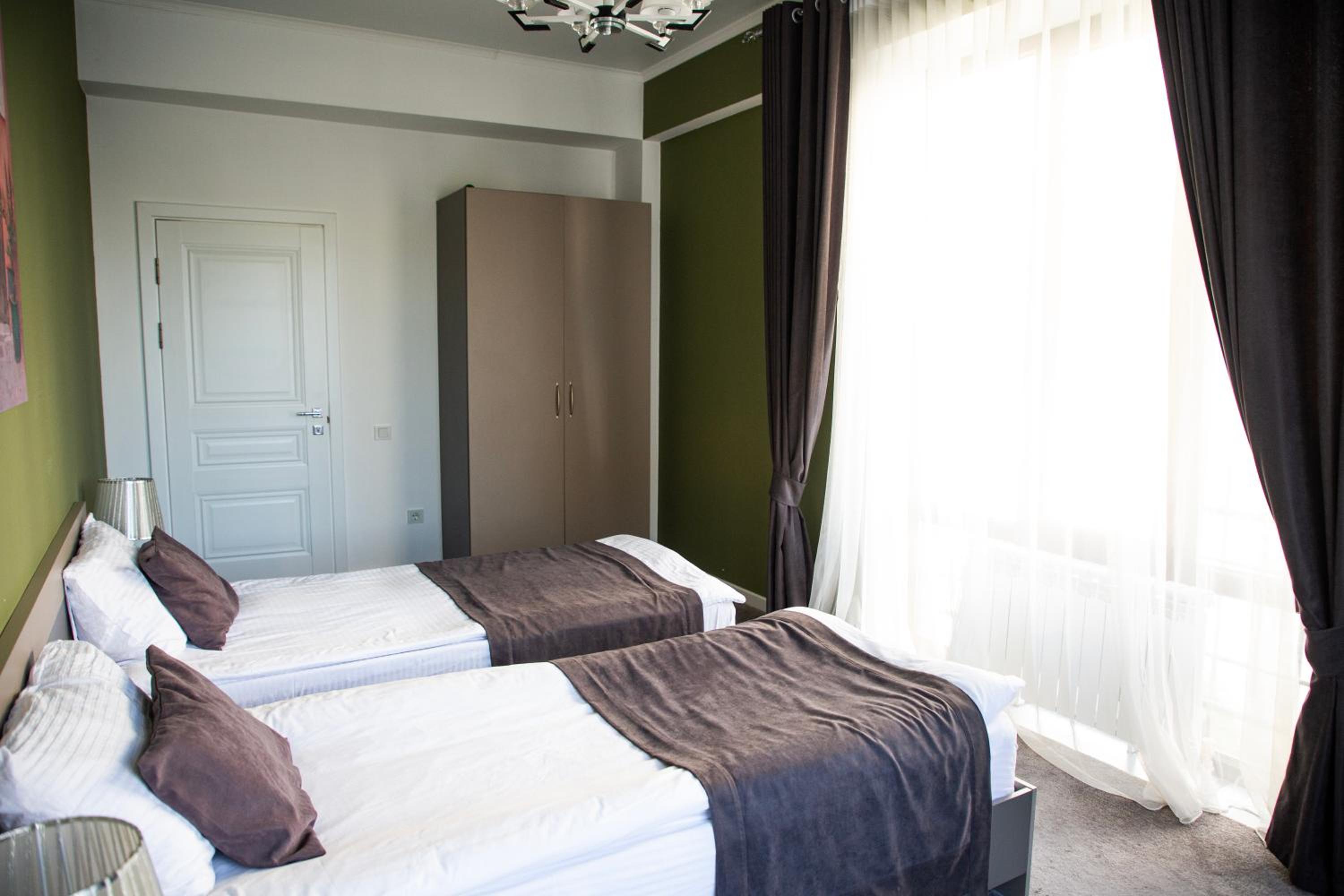 Two-Bedroom Suite - Photo 7