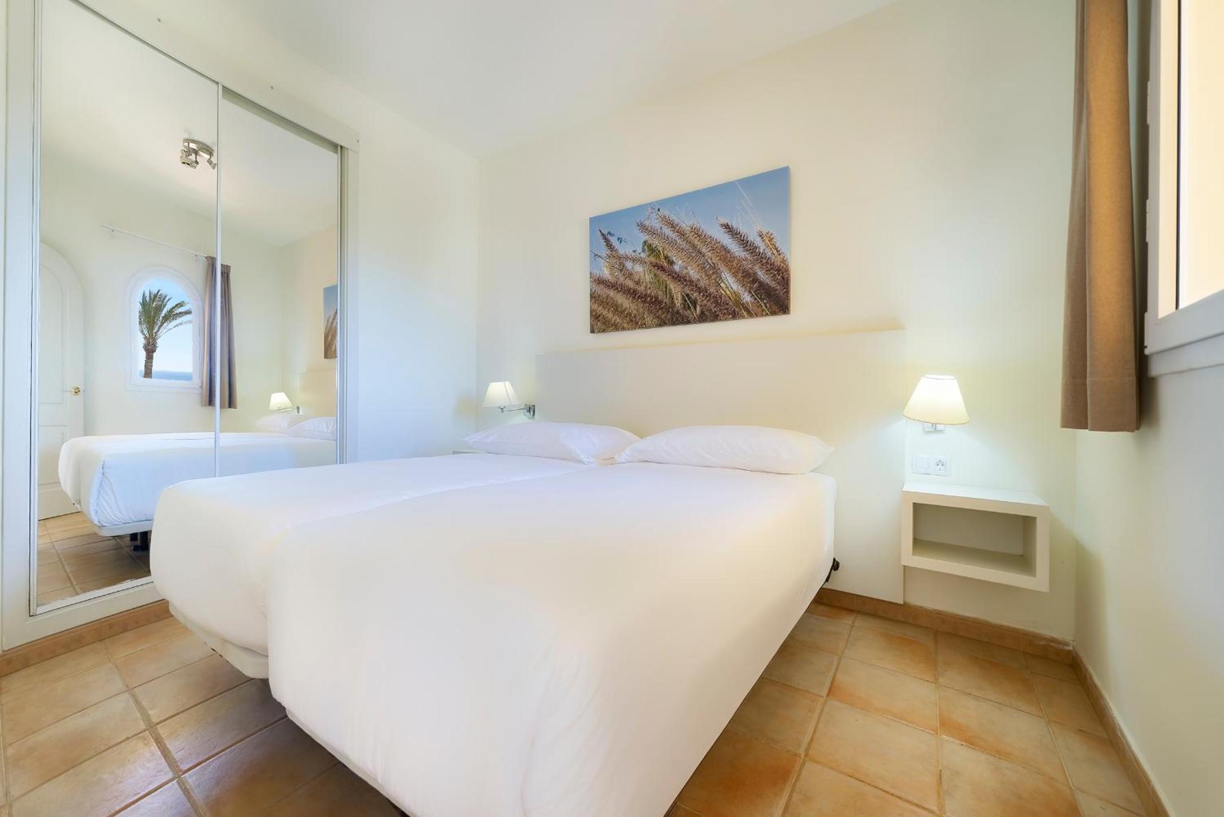 Apartamento clásico de dos habitaciones con balcón