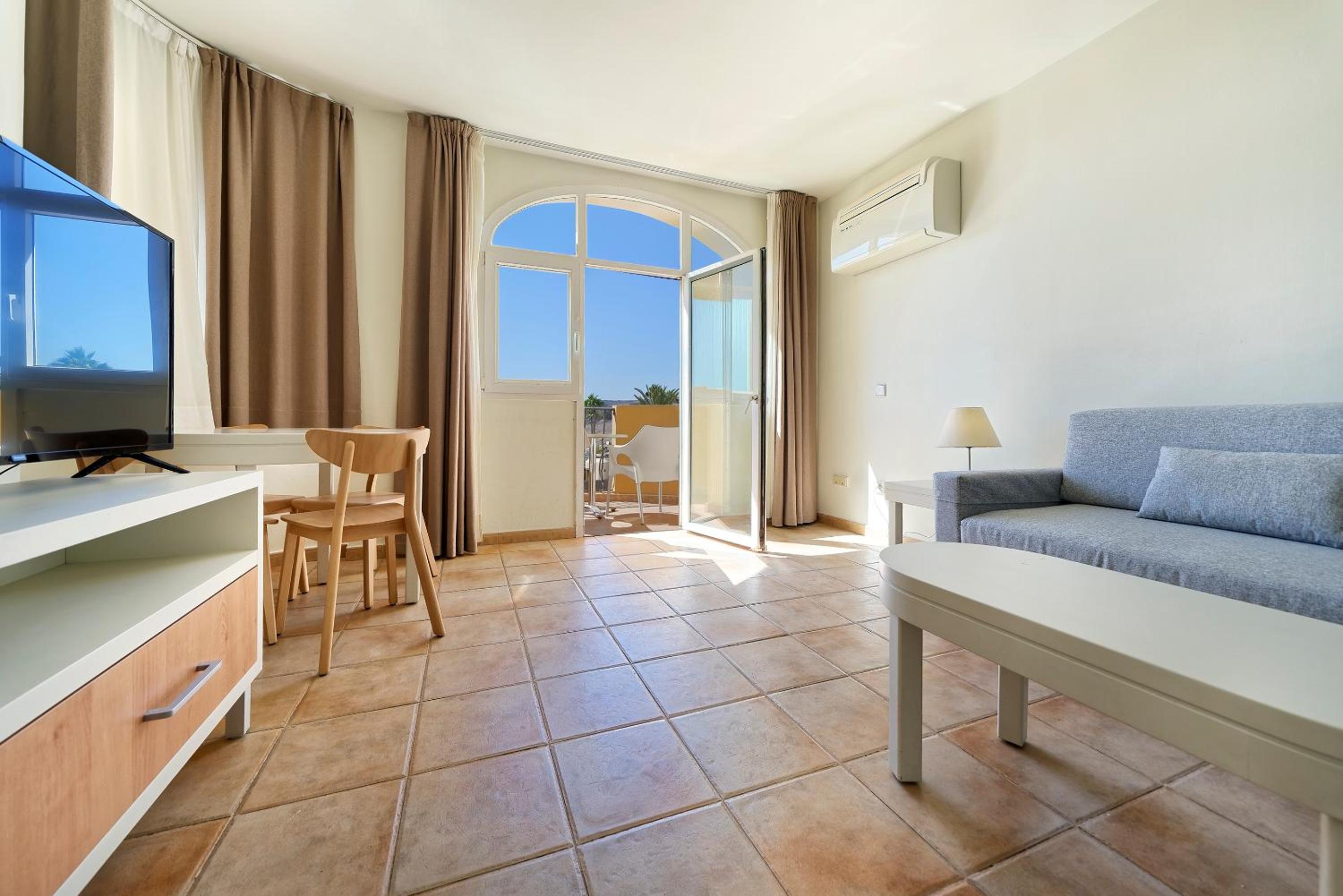 Two Bedroom Apartment with Balcony Pool View photo 3
