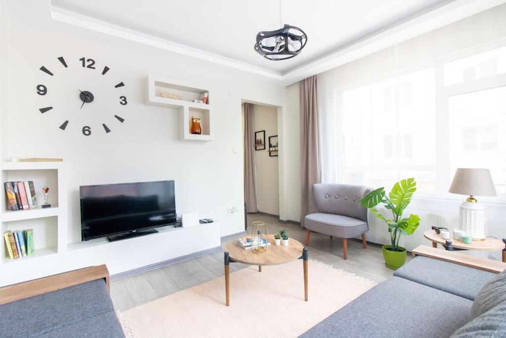 One-Bedroom Apartment photo 3