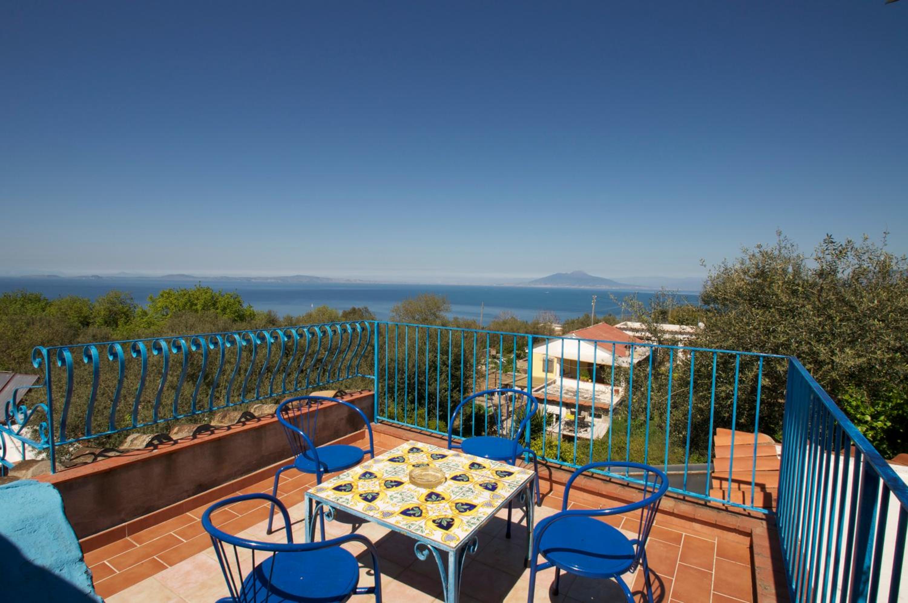 Family Room with Terrace and Sea View