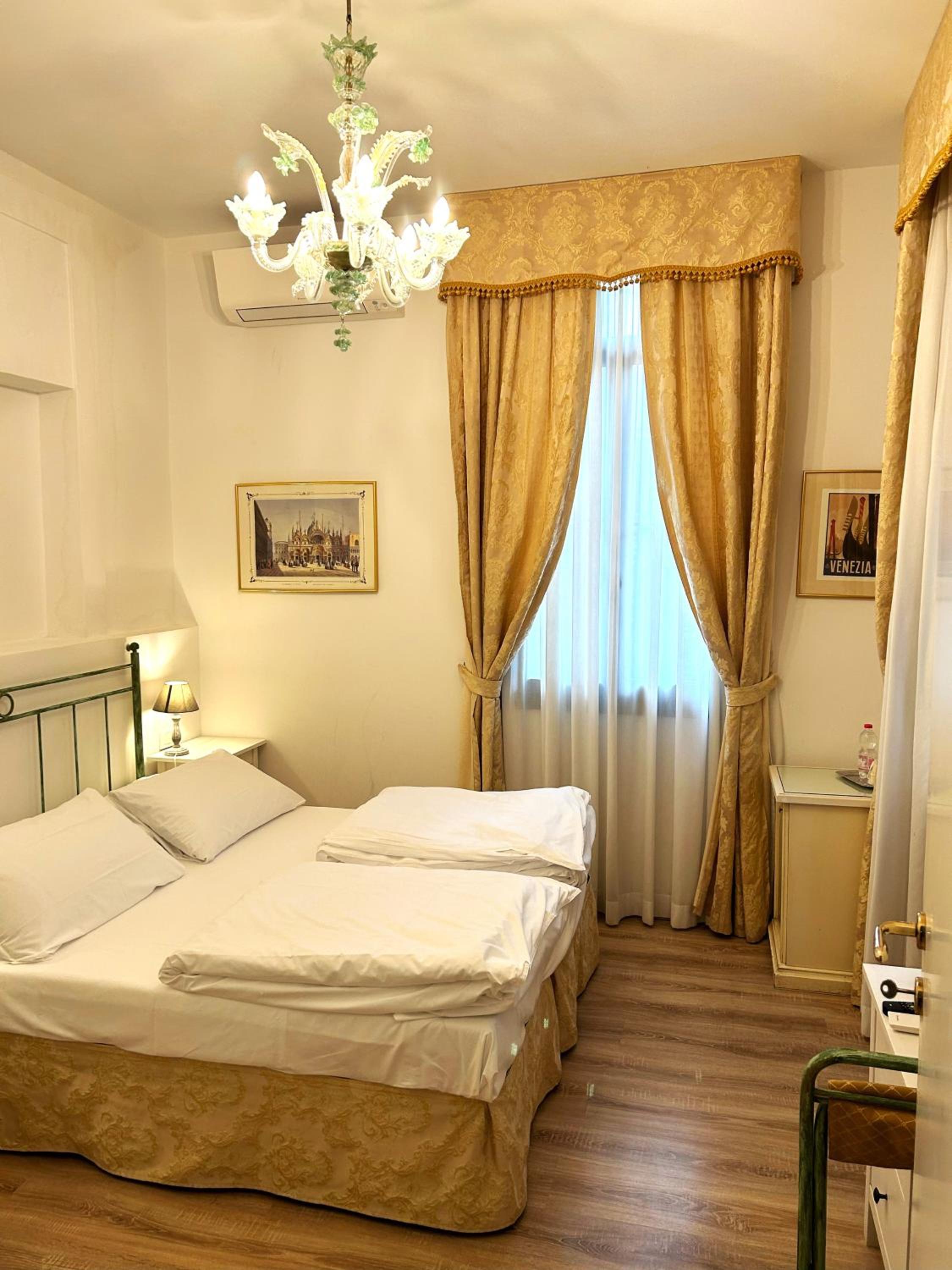 Double Room with Patio - Photo 1