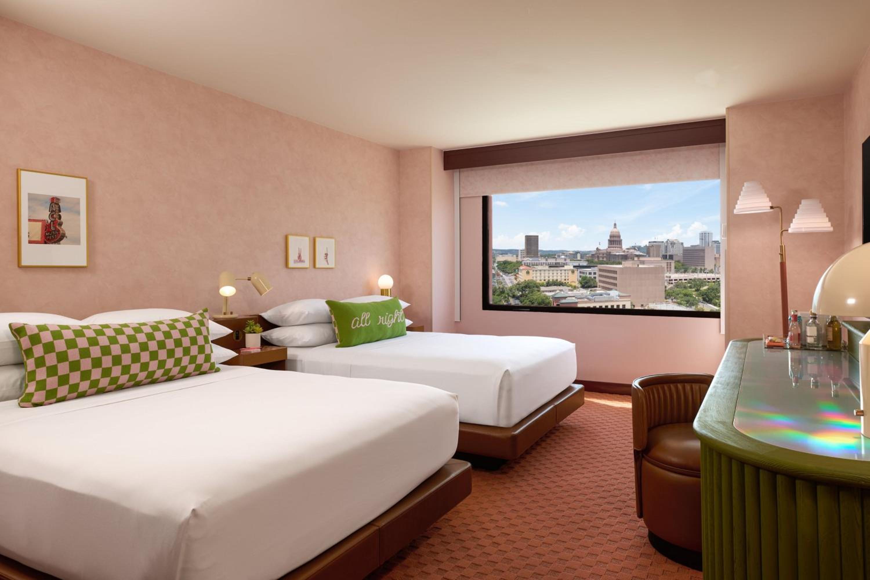 Queen Room with Two Queen Beds - Capitol Building View thumbnail 6