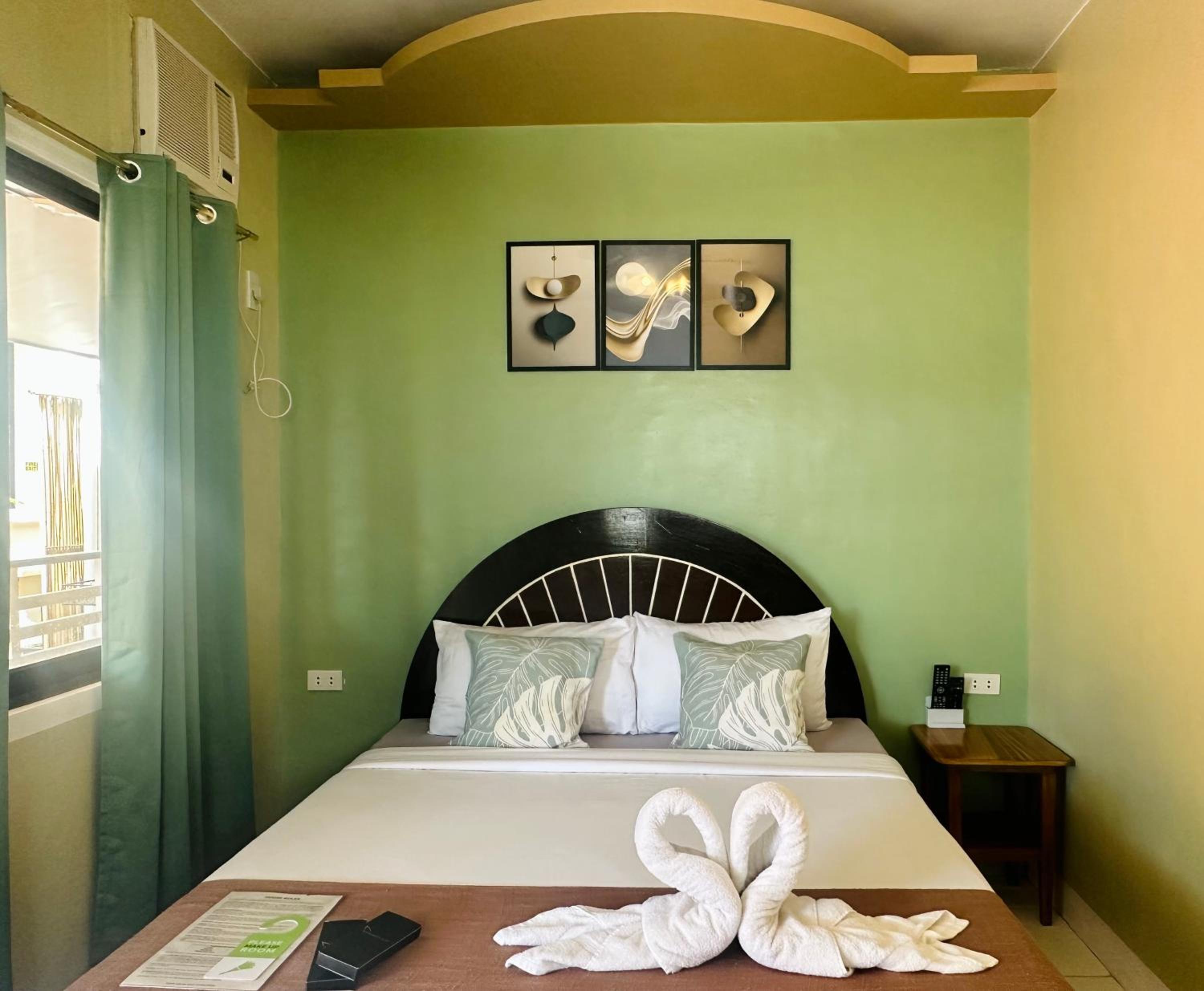 Deluxe Double Room with Side Sea View - Photo 15