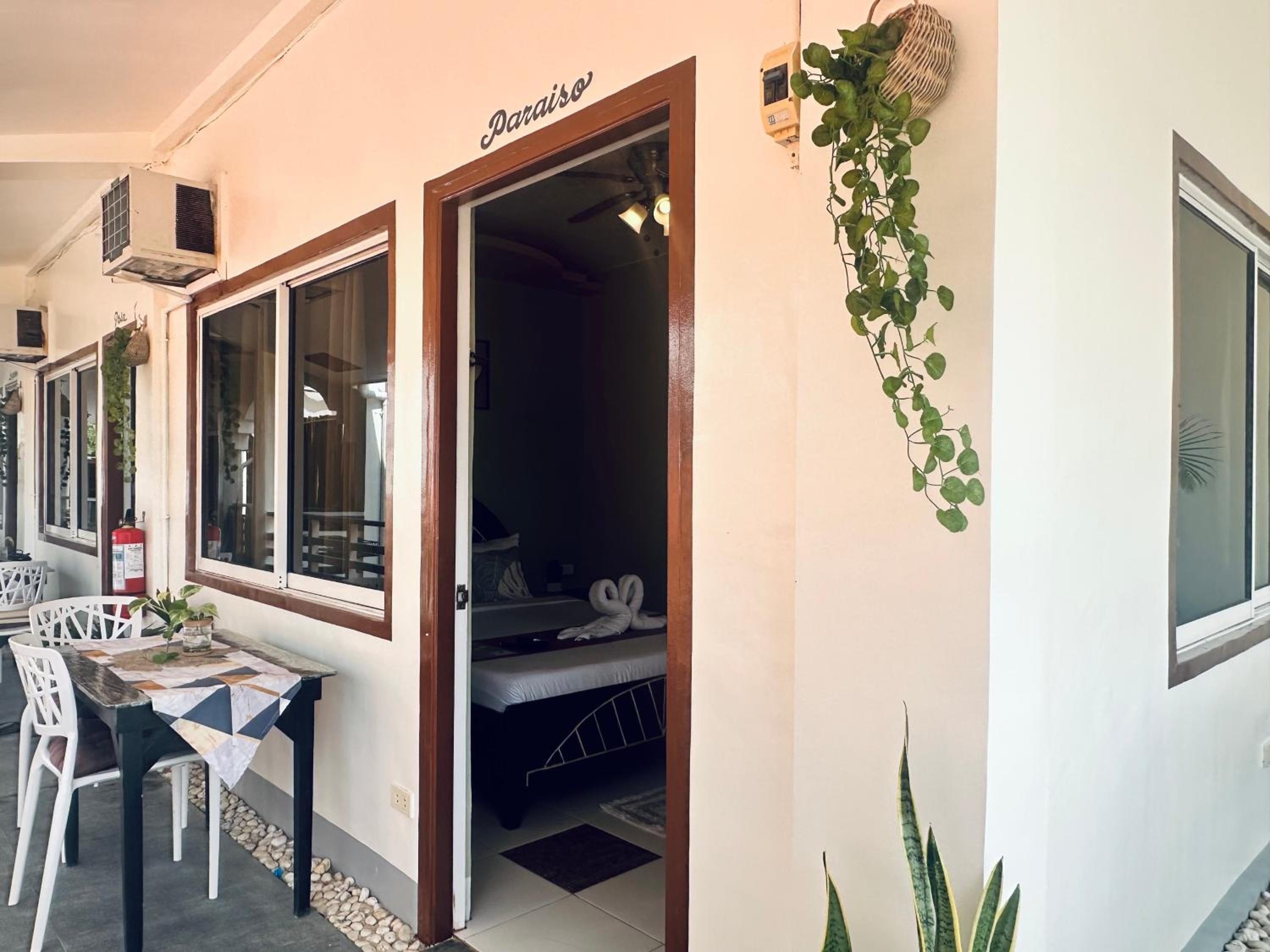 Deluxe Double Room with Side Sea View - Photo 7
