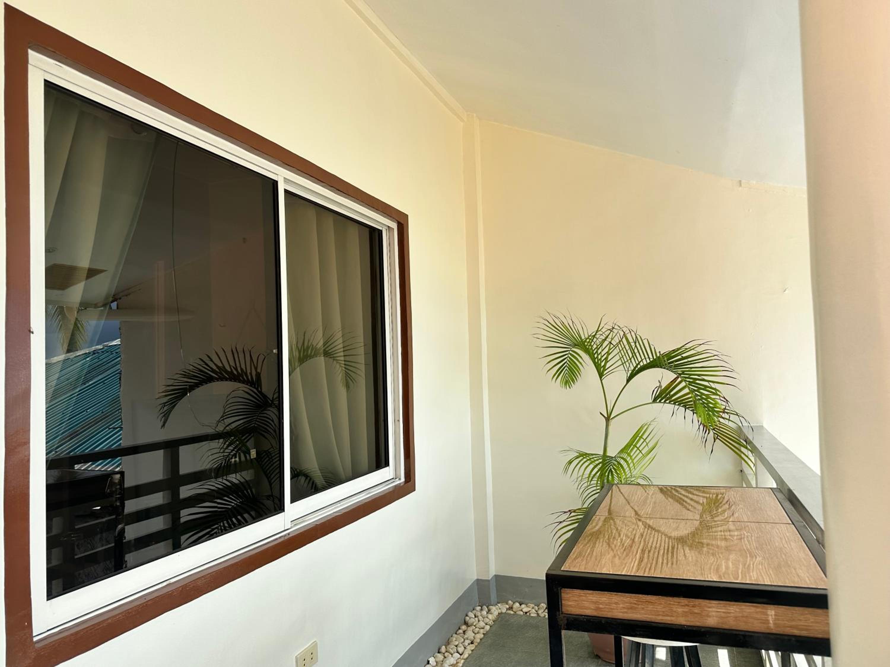 Deluxe Double Room with Side Sea View - Photo 12