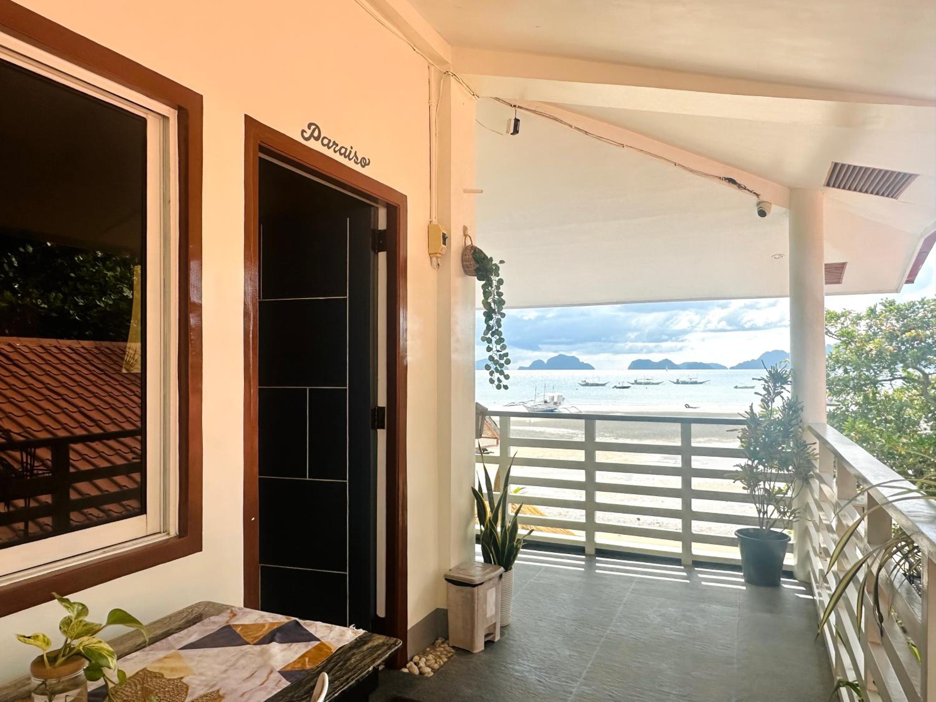 Deluxe Double Room with Side Sea View - Photo 8