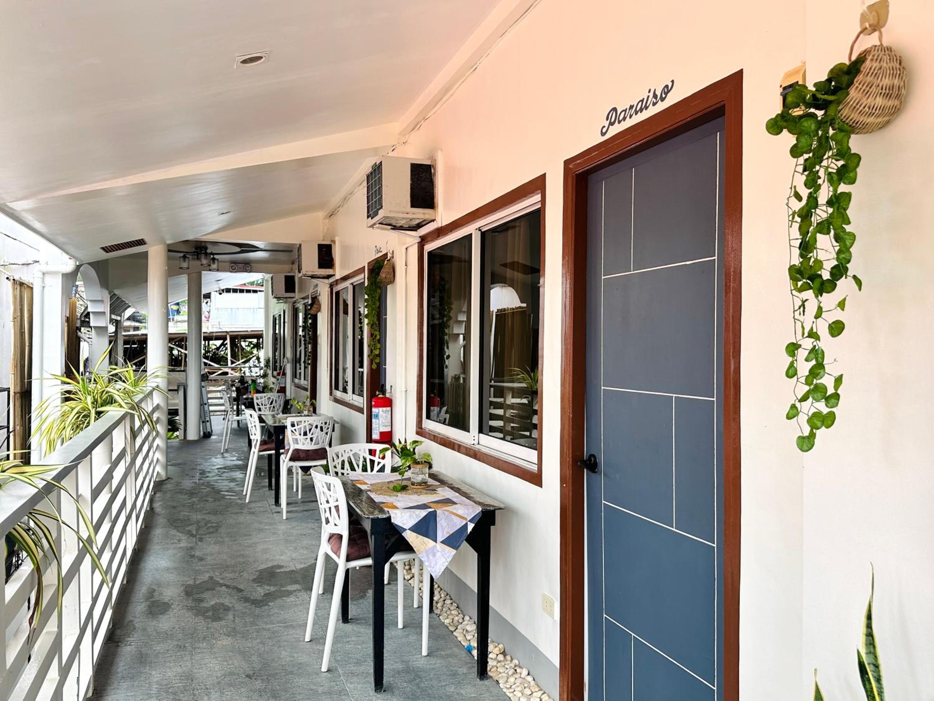 Deluxe Double Room with Side Sea View - Photo 10