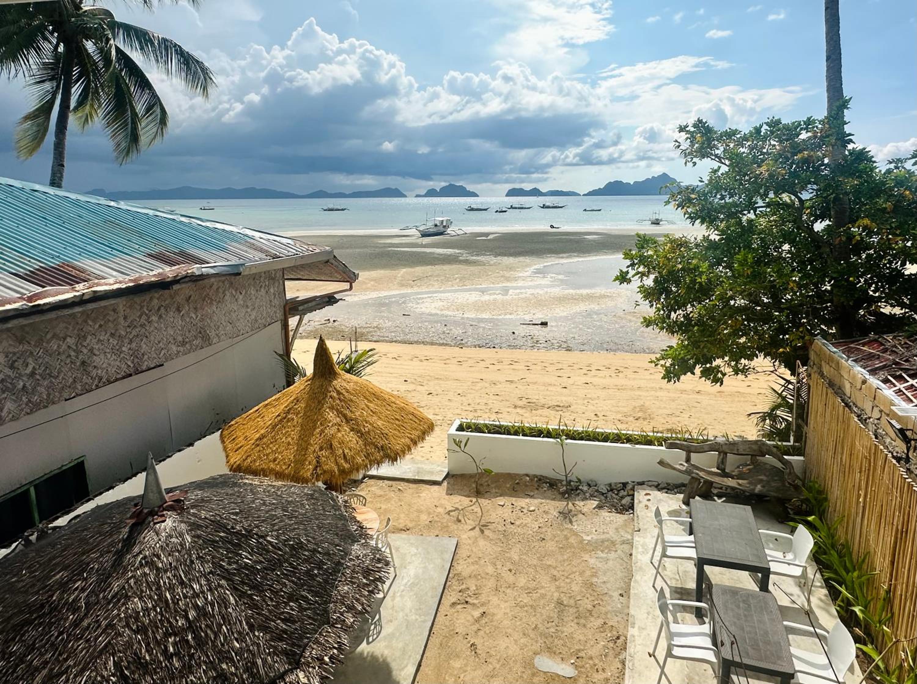 Deluxe Double Room with Side Sea View - Photo 14