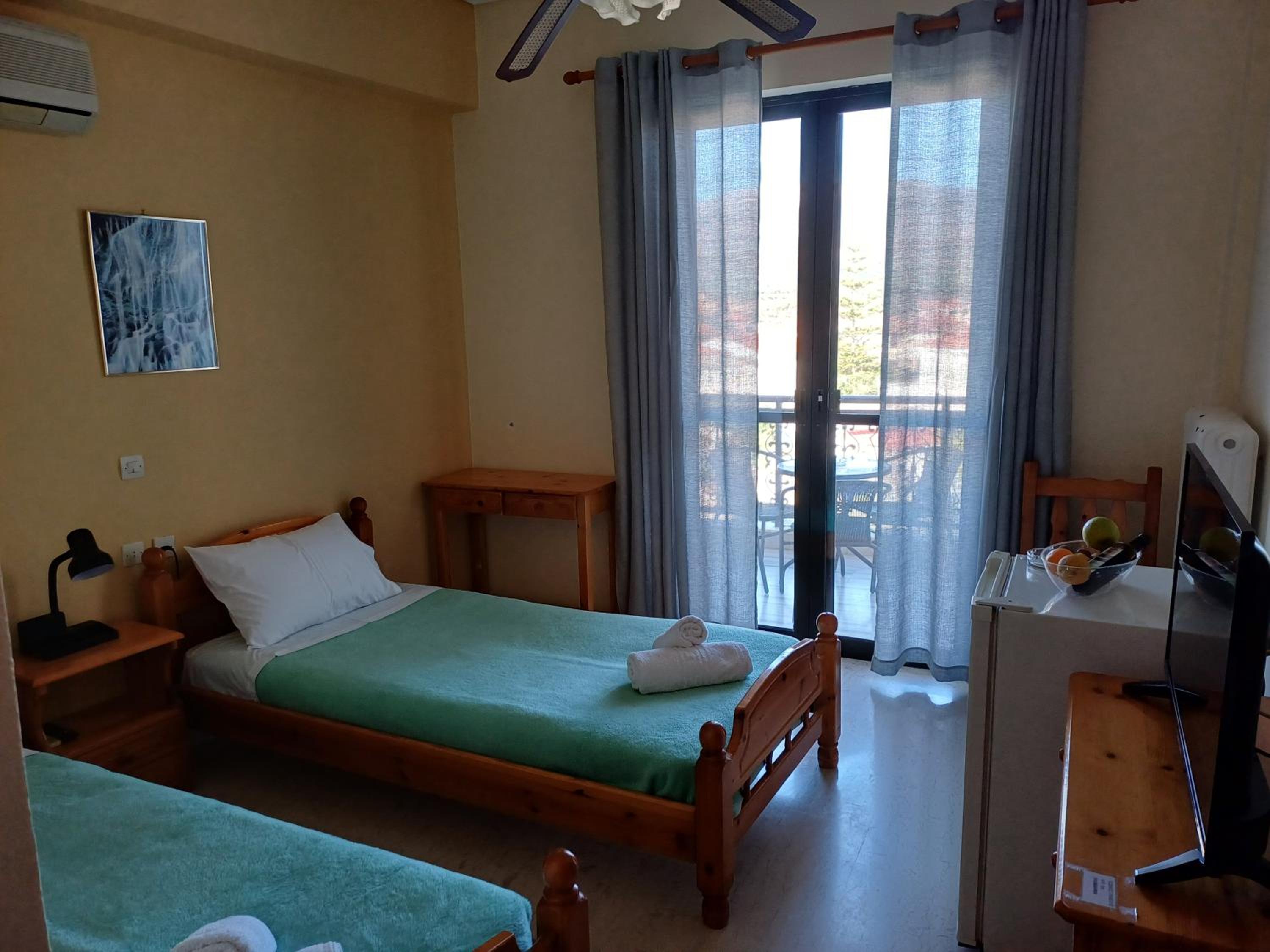 Standard Twin Room with Sea View