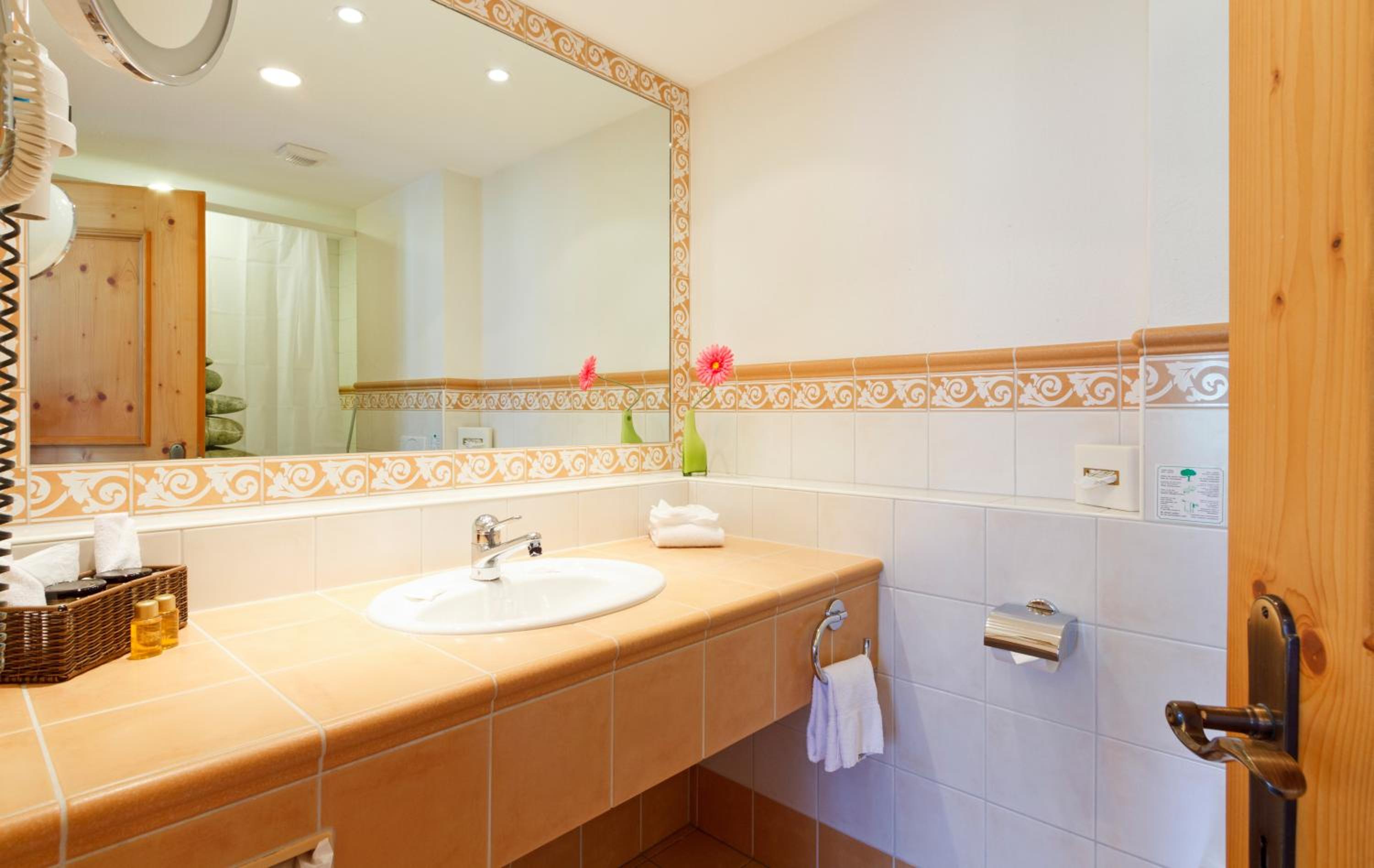 Double Room Comfort Plus with Sitting Corner and Balcony