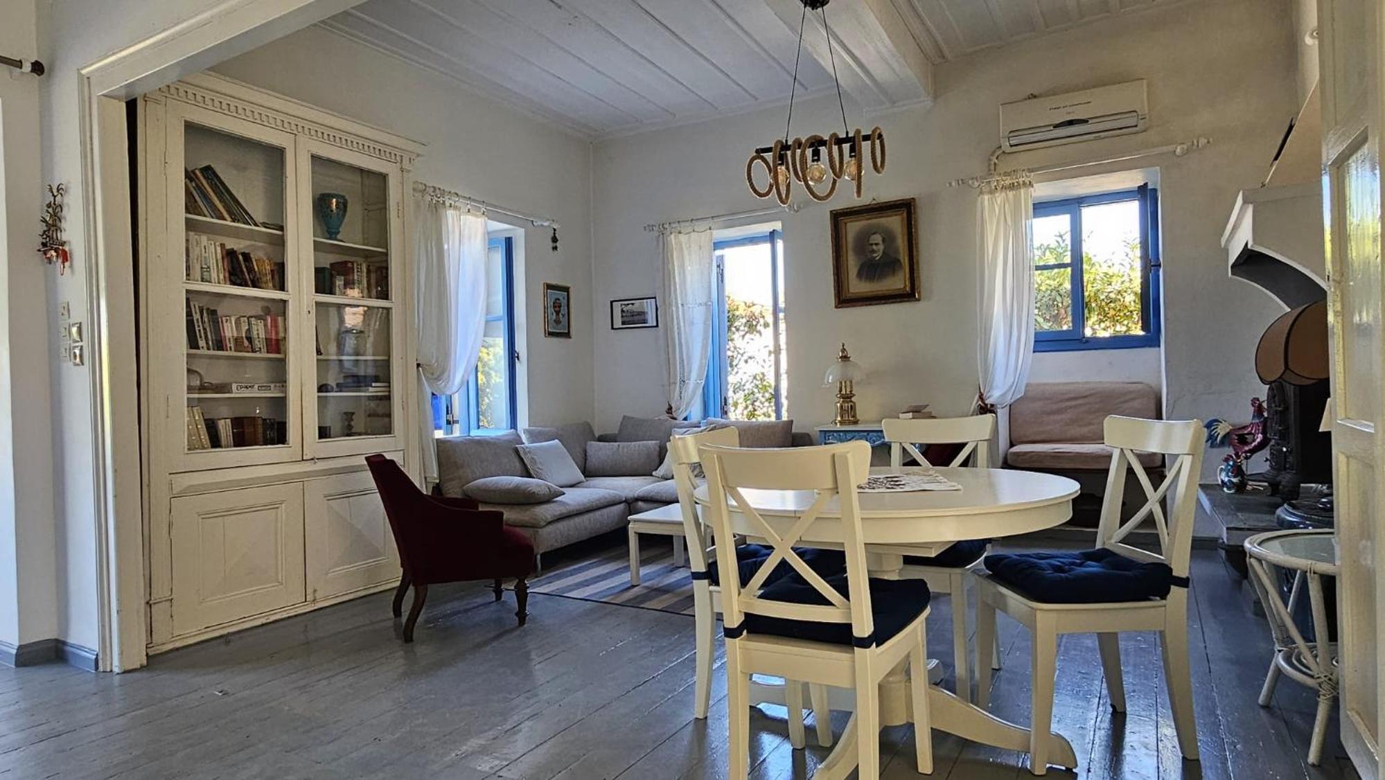Four-Bedroom House photo 1
