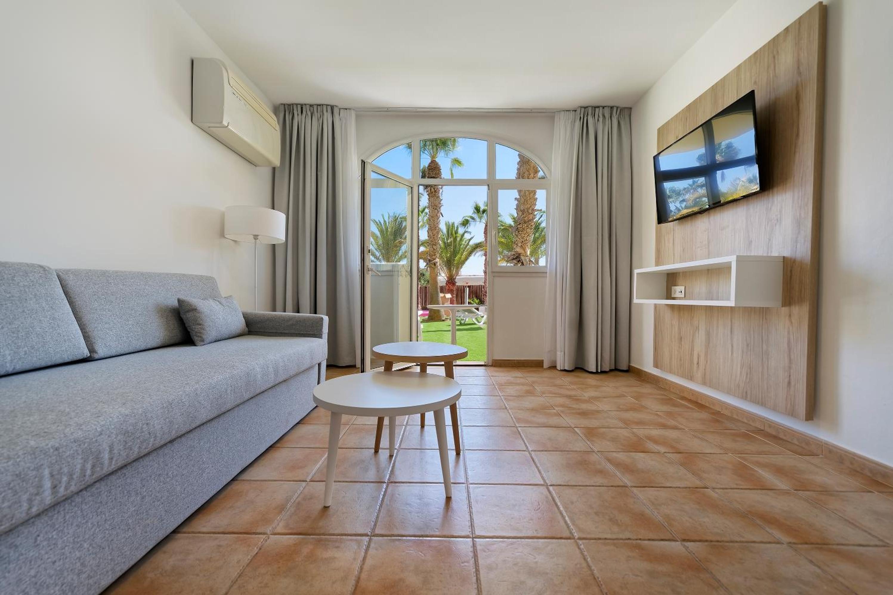 Premium One Bedroom Apartment with Large Balcony or Terrace photo 3