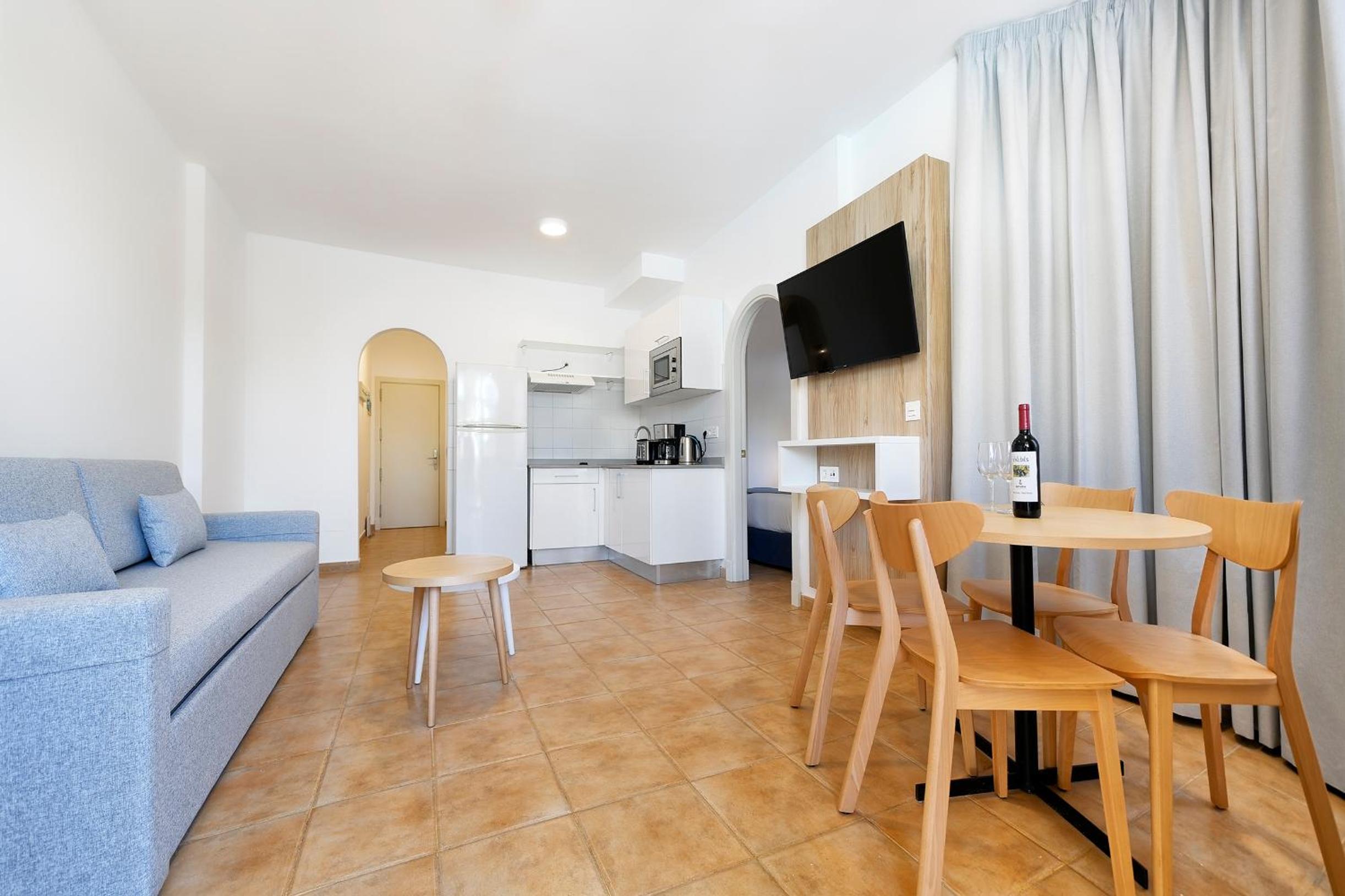 Premium Two Bedroom Apartment with large Balcony or Terrace photo 2