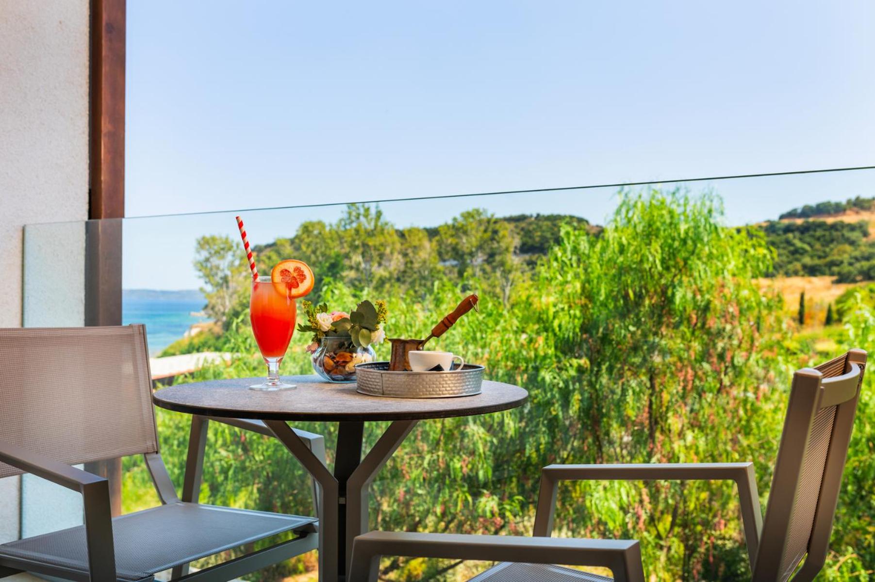 Double room with Partial Sea View - Photo 3