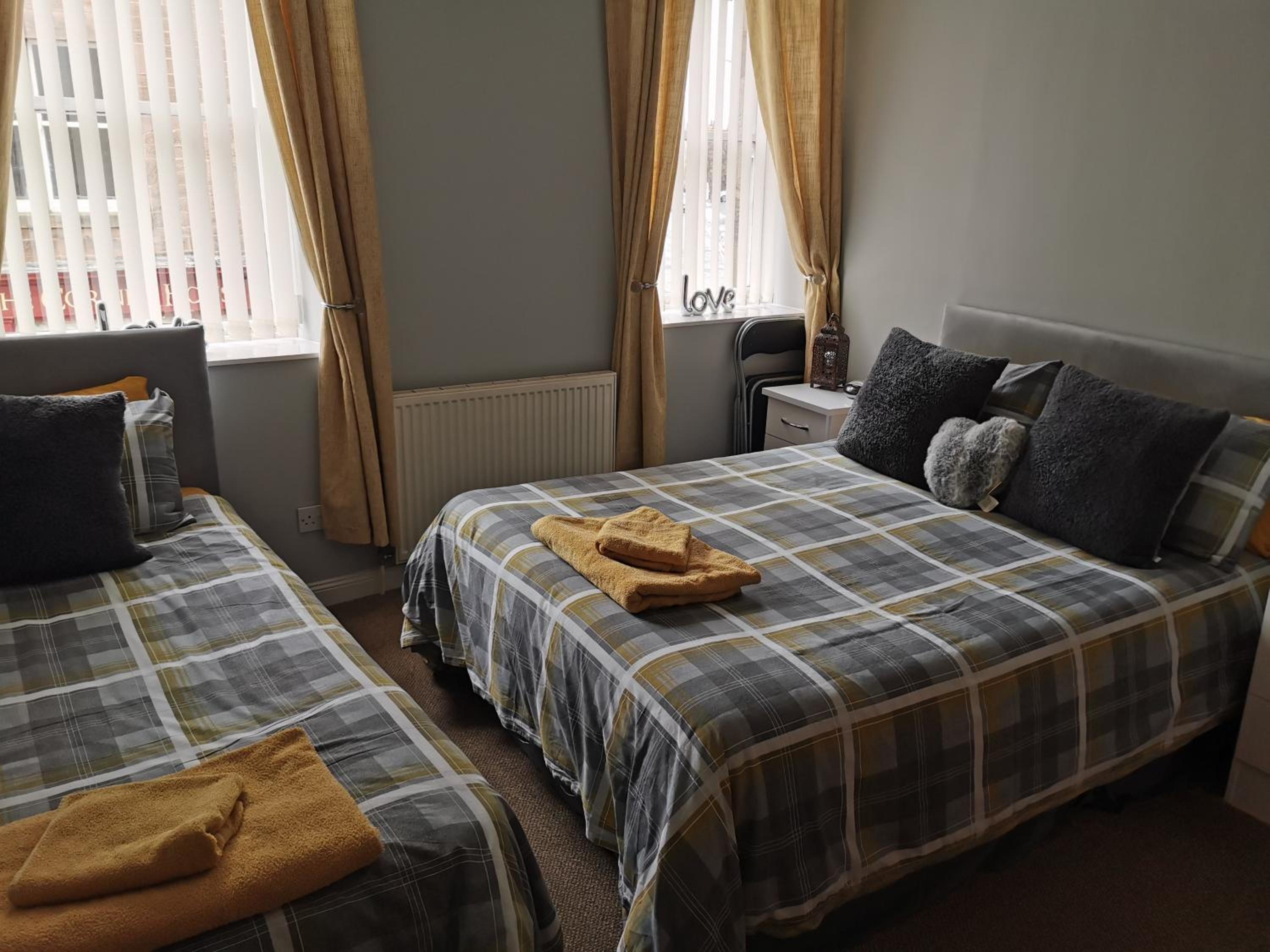 Twin Room with Private Bathroom - Photo 4