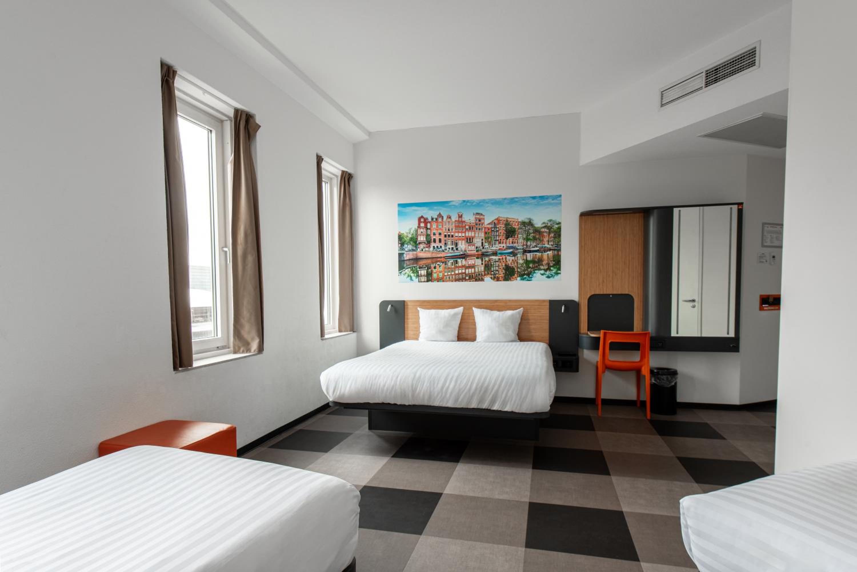 Quadruple Room - Disability Access photo 2