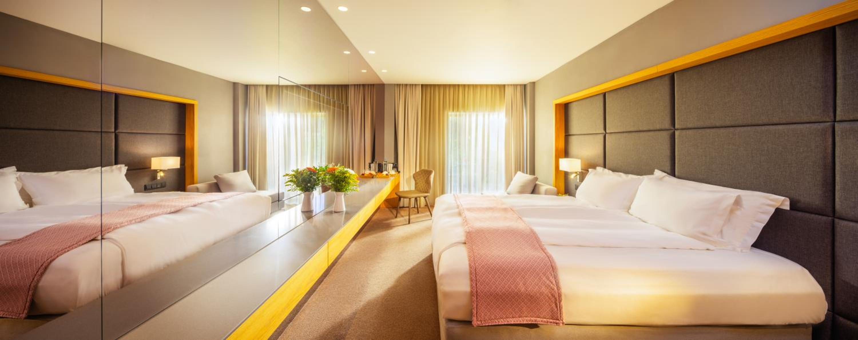 Double room with Partial Sea View - Photo 1