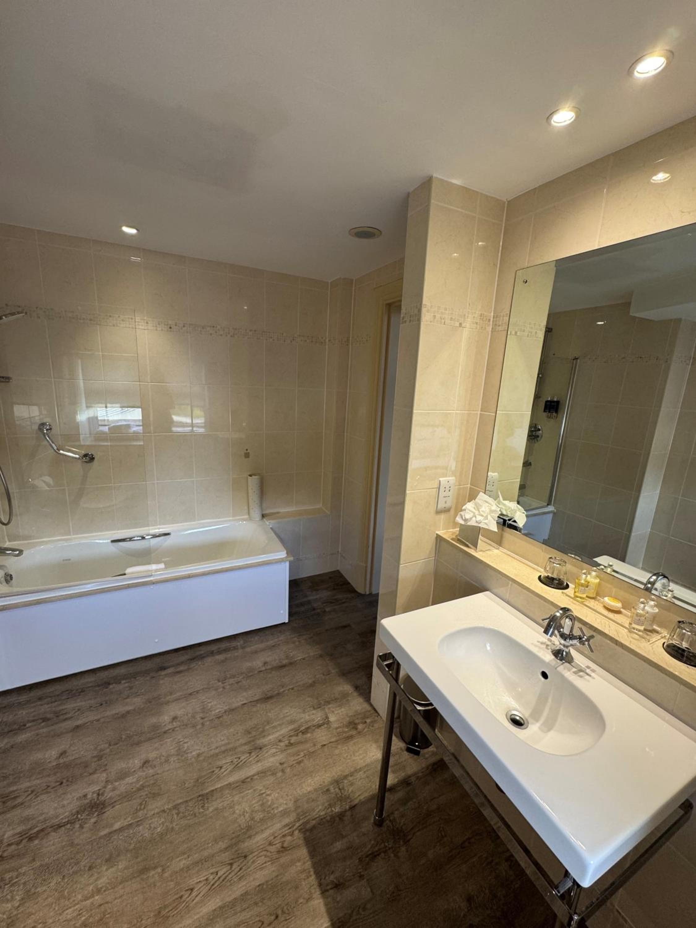 Deluxe Room - Photo 4
