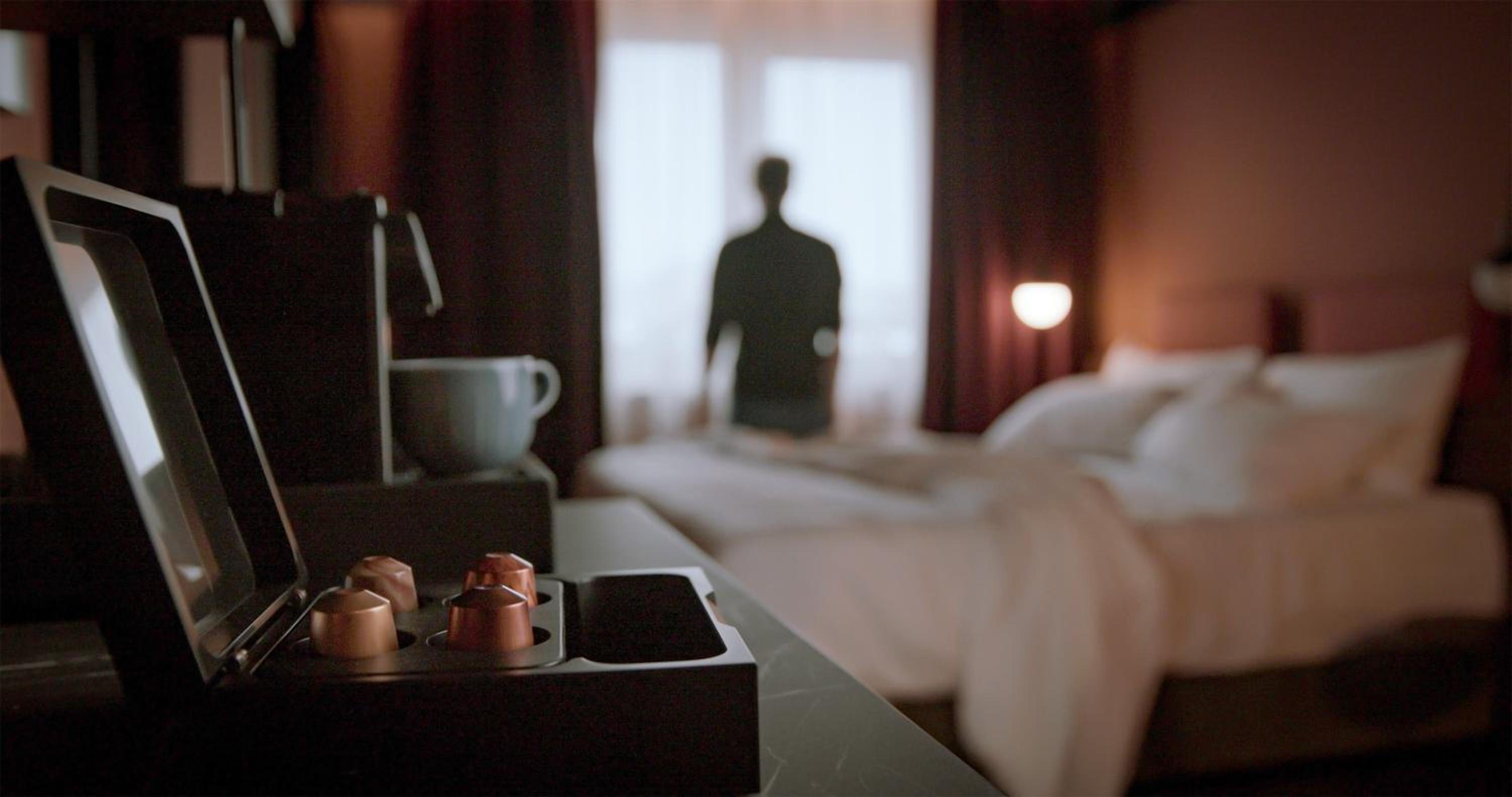 Deluxe King Room with Courtyard View - Photo 6