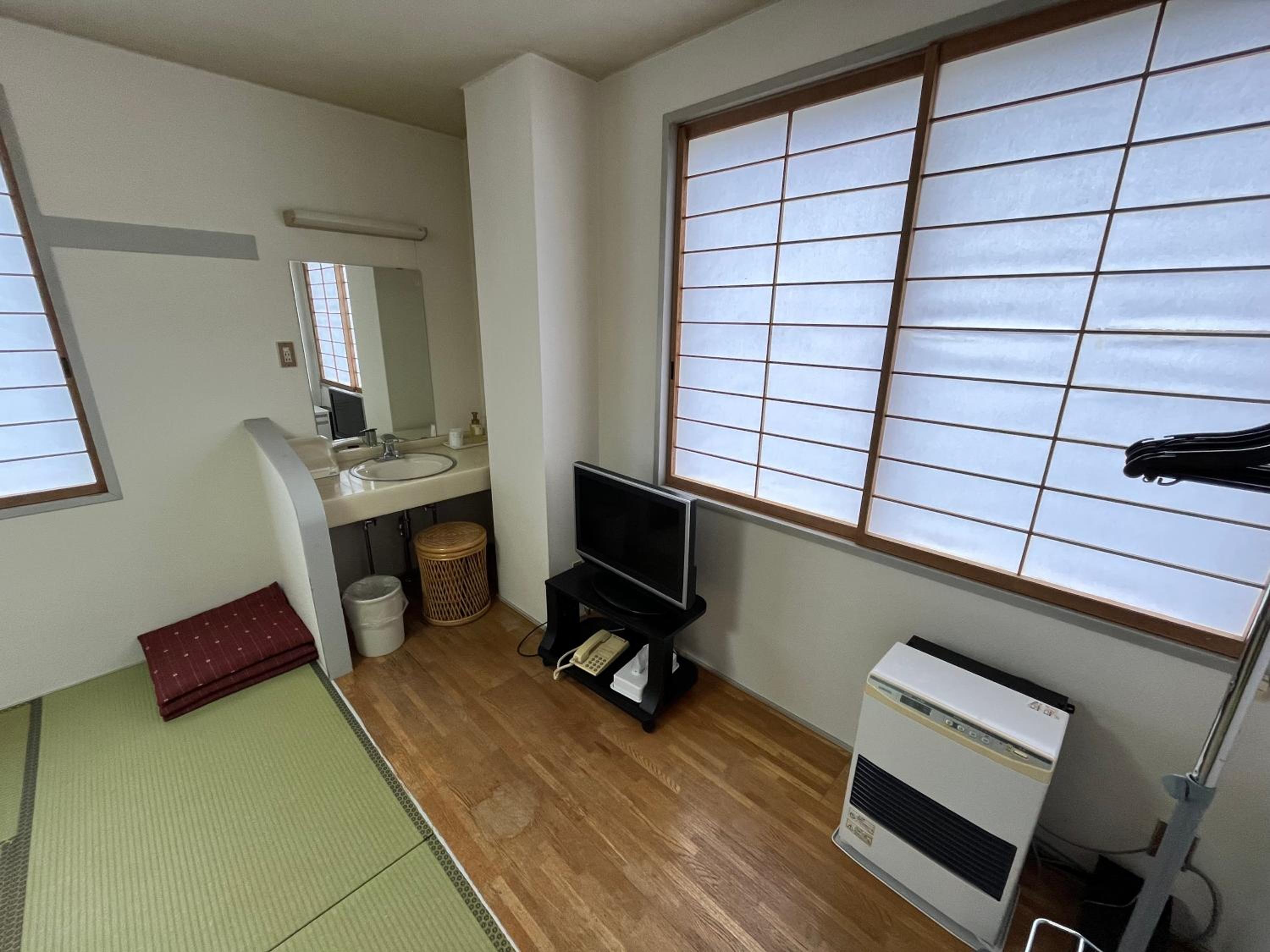 Japanese-Style Quadruple Room - Photo 4