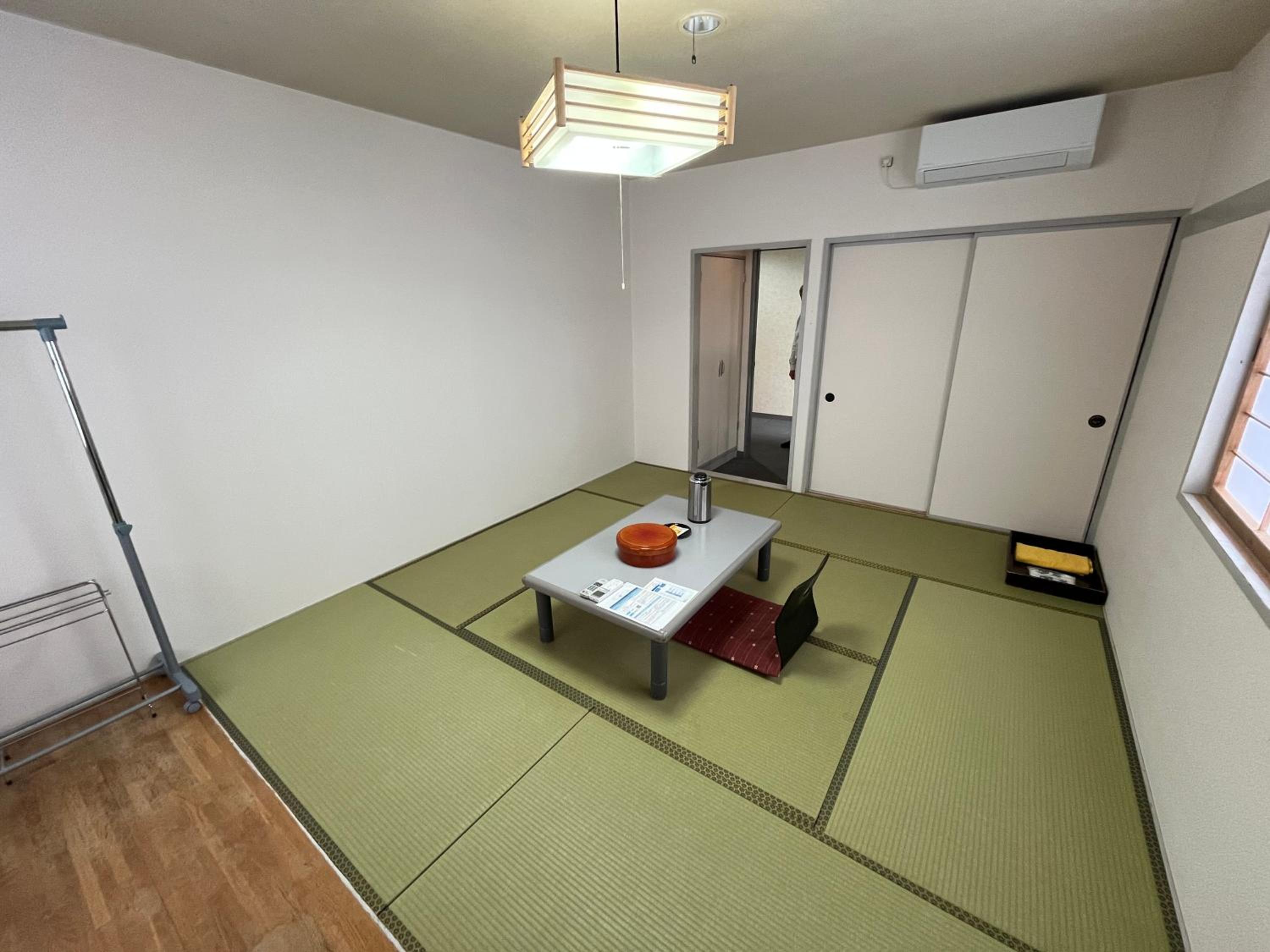 Japanese-Style Room with Shared Bathroom - Photo 5