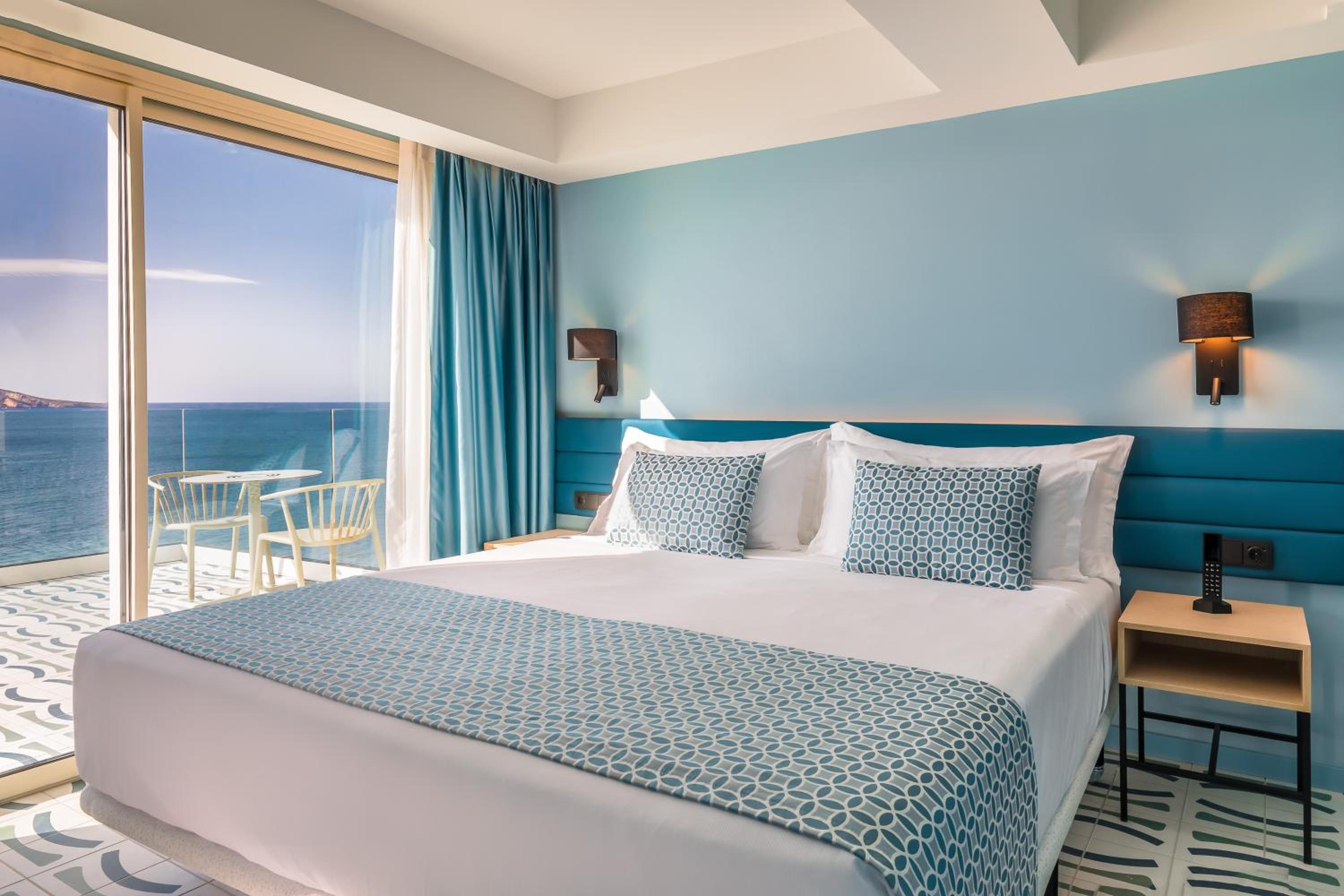 Deluxe Double Room with Sea View photo 2