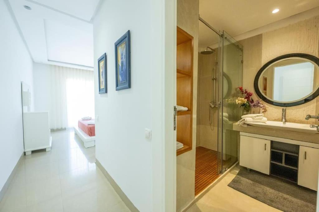Two-Bedroom Deluxe Apartment with Ocean View photo 3